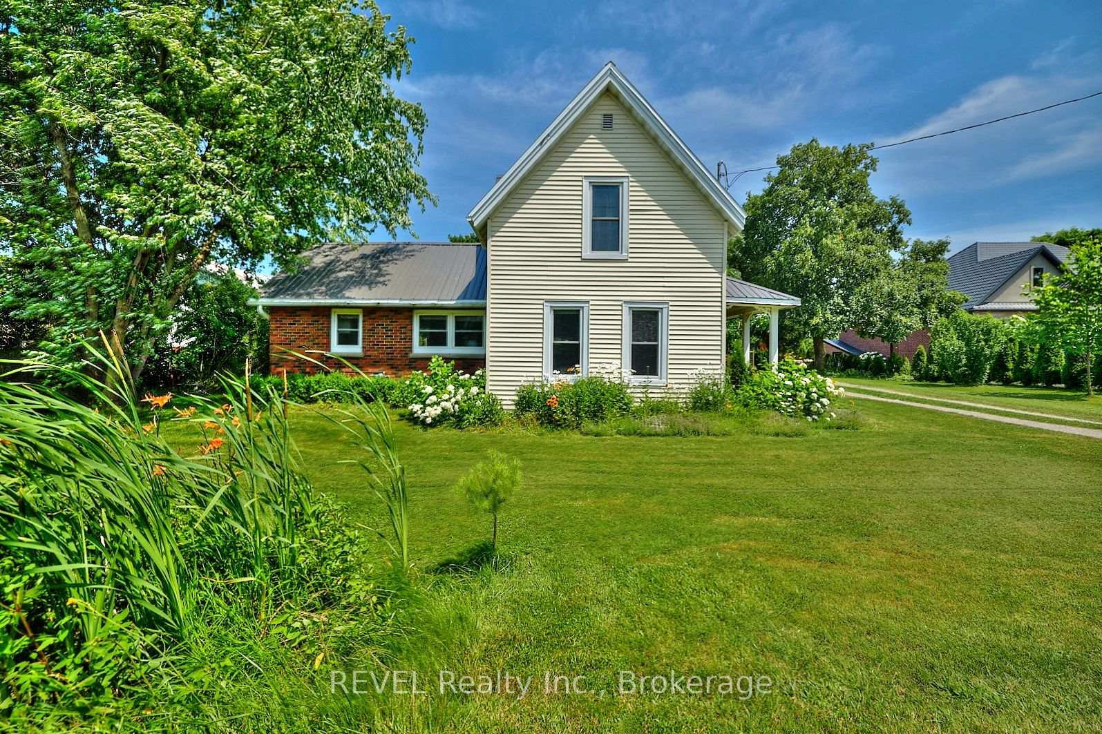 Photo 3 of 1819 Balfour Street, Pelham, North Pelham — HOMEH