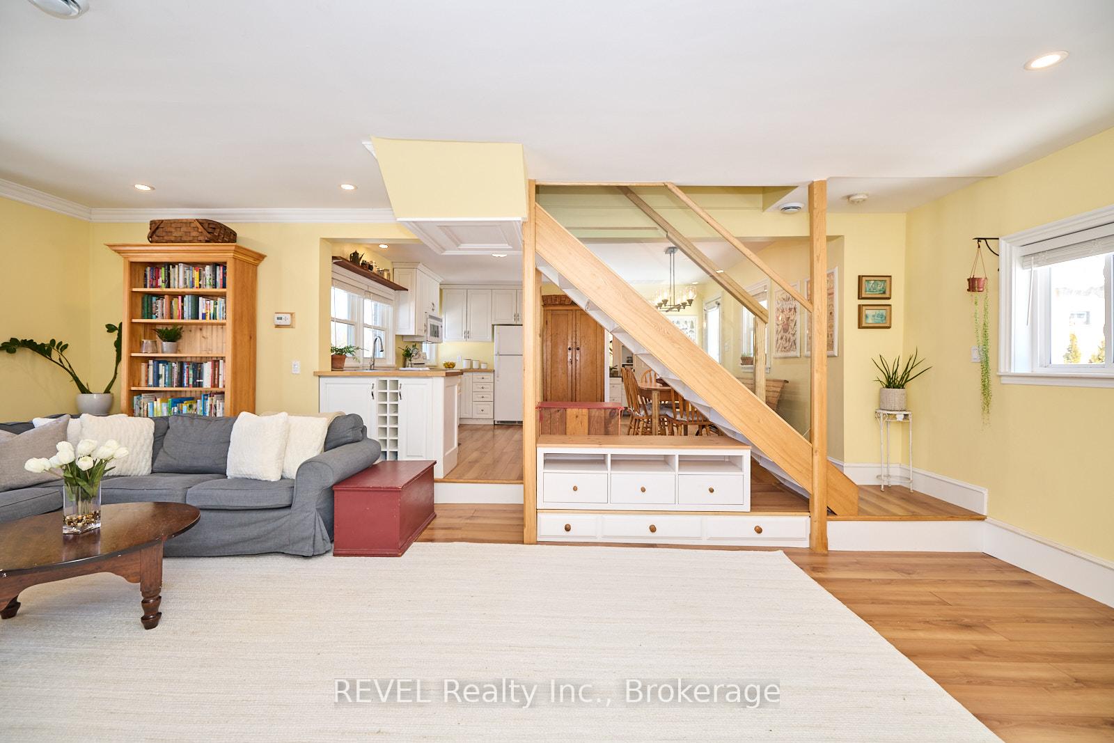 Photo 8 of 1819 Balfour Street, Pelham, North Pelham — HOMEH