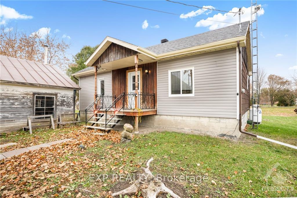 Photo 2 of 21944 Main Street, North Glengarry, North Glengarry (Lochiel) Twp — HOMEH