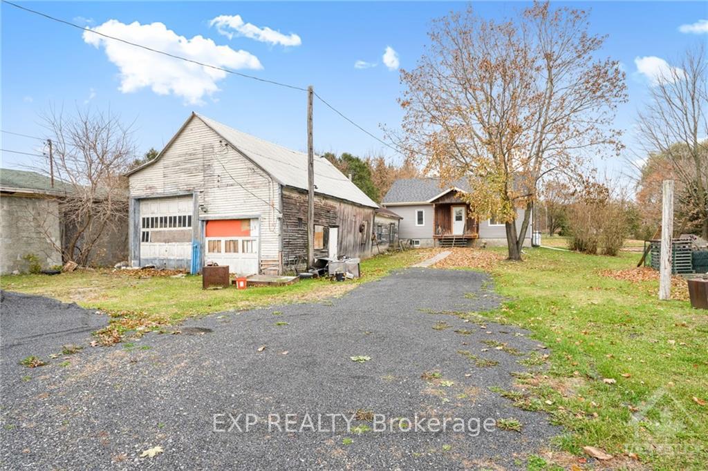 Photo 5 of 21944 Main Street, North Glengarry, North Glengarry (Lochiel) Twp — HOMEH