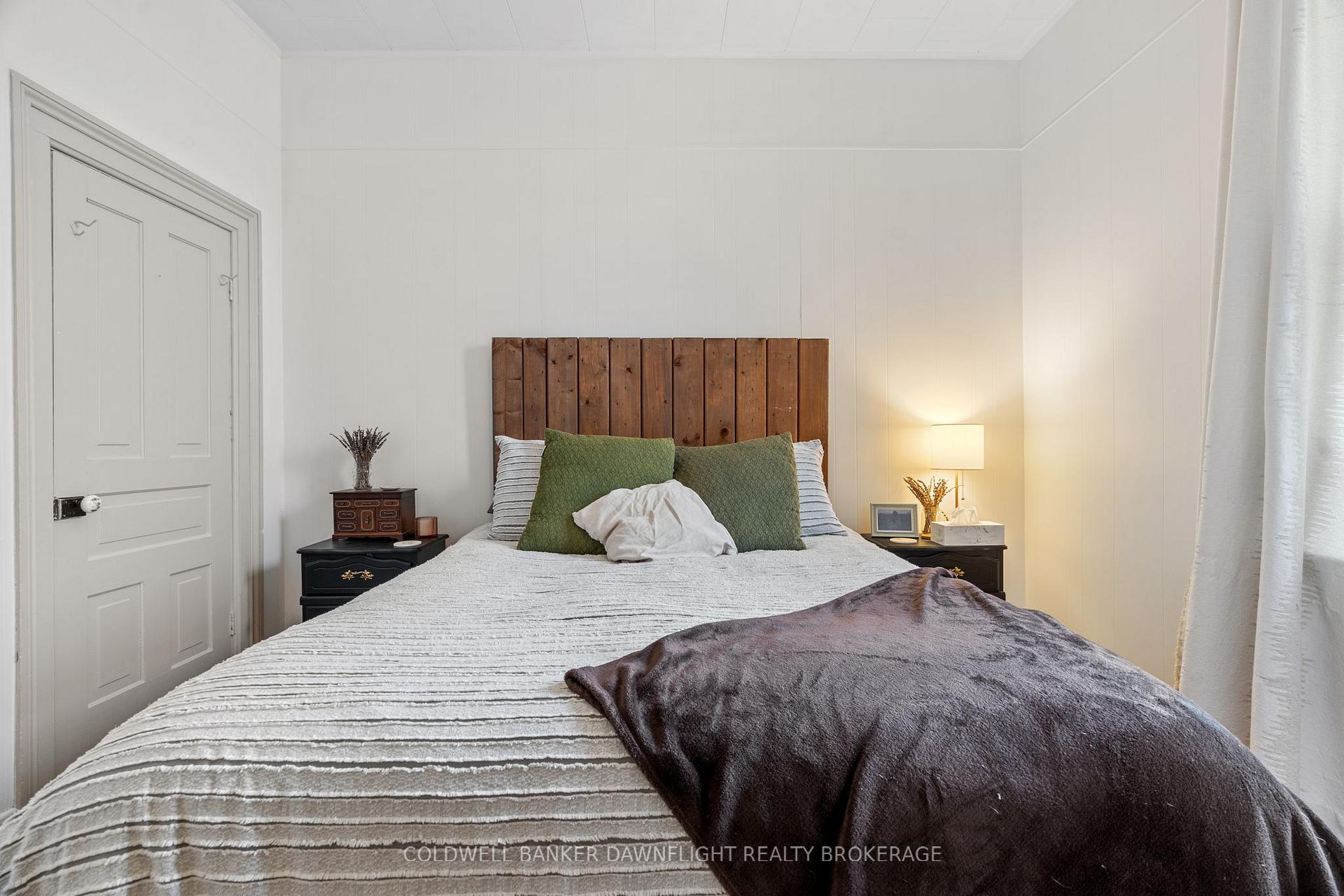 Photo 5 of 133 King Street, North Middlesex, Parkhill — HOMEH