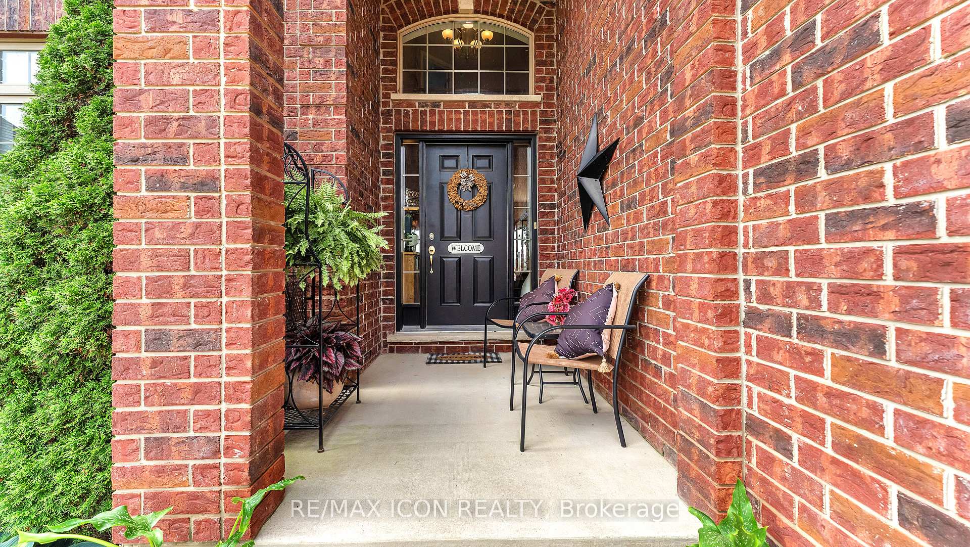 Photo 2 of 17 Hamilton Street E, North Middlesex, Alisa Craig — HOMEH