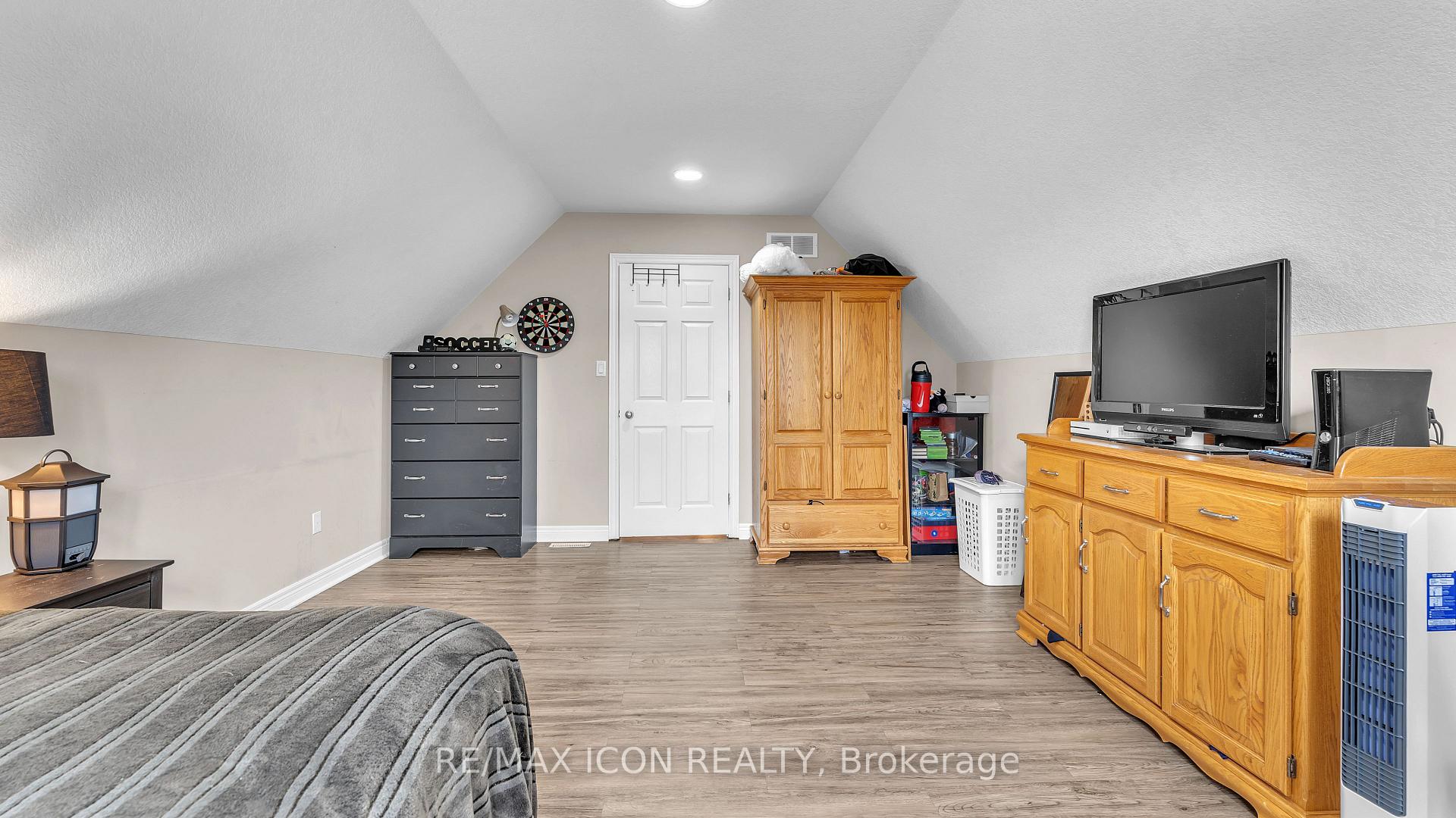 Photo 21 of 17 Hamilton Street E, North Middlesex, Alisa Craig — HOMEH