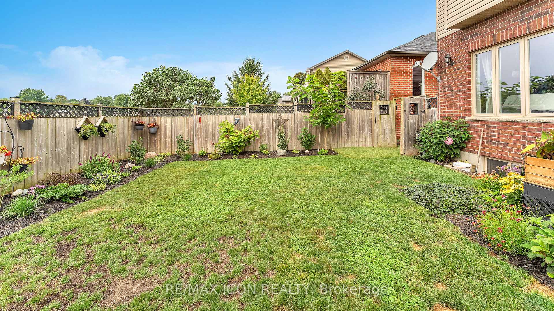 Photo 34 of 17 Hamilton Street E, North Middlesex, Alisa Craig — HOMEH