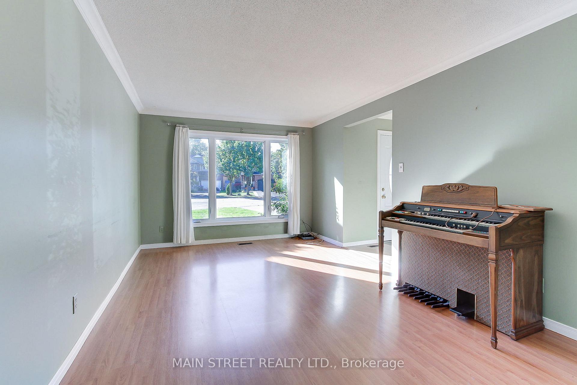 Photo 9 of 38 Smyth Crescent, New Tecumseth, Beeton — HOMEH