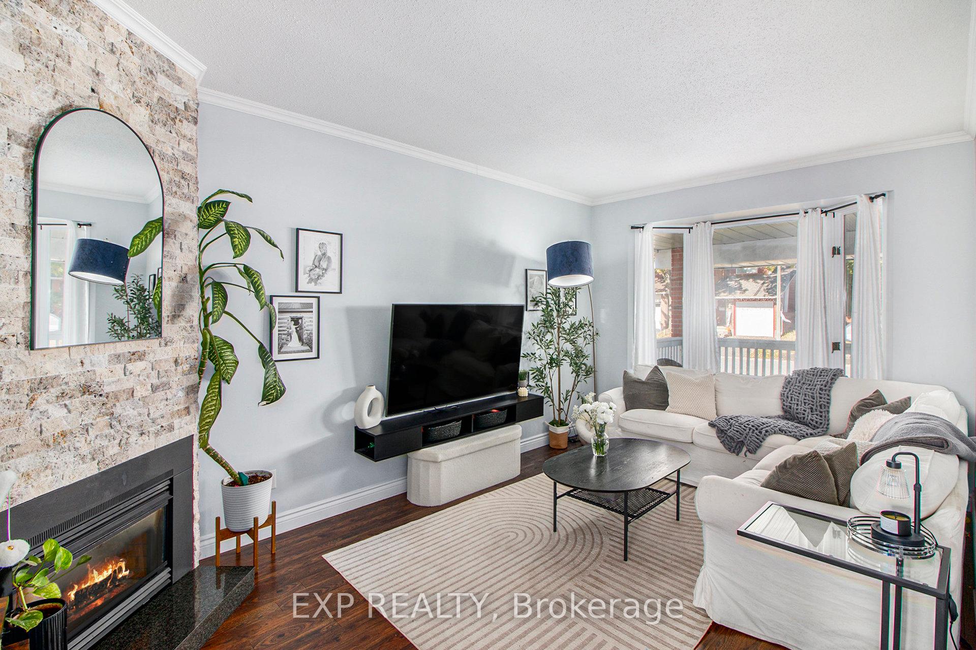 Photo 4 of 1105 Taffy Lane, Ottawa, Convent Glen North — HOMEH
