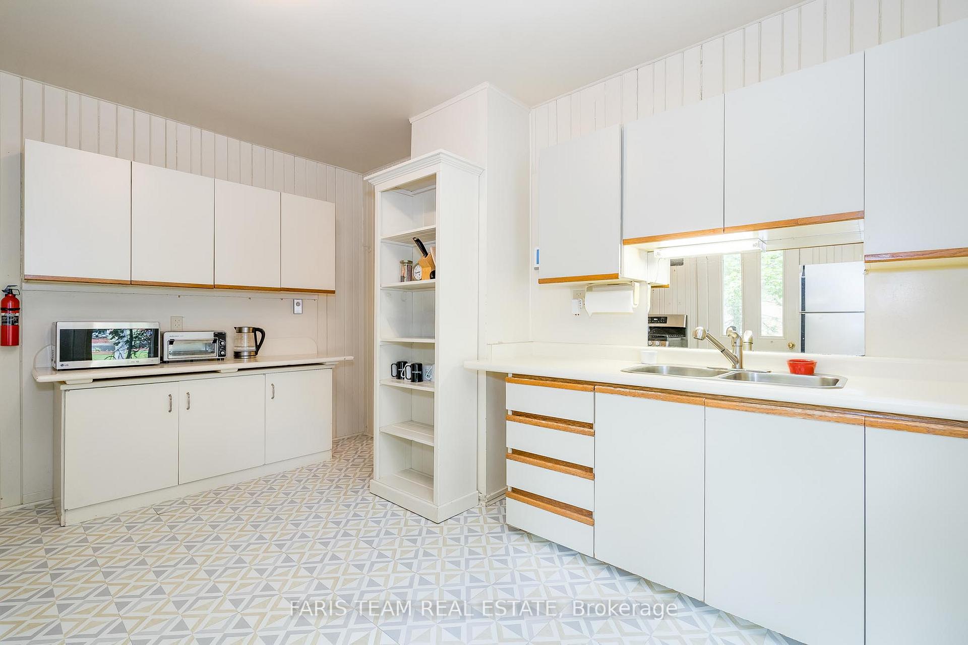 Photo 7 of 136 West Street N, Orillia — HOMEH