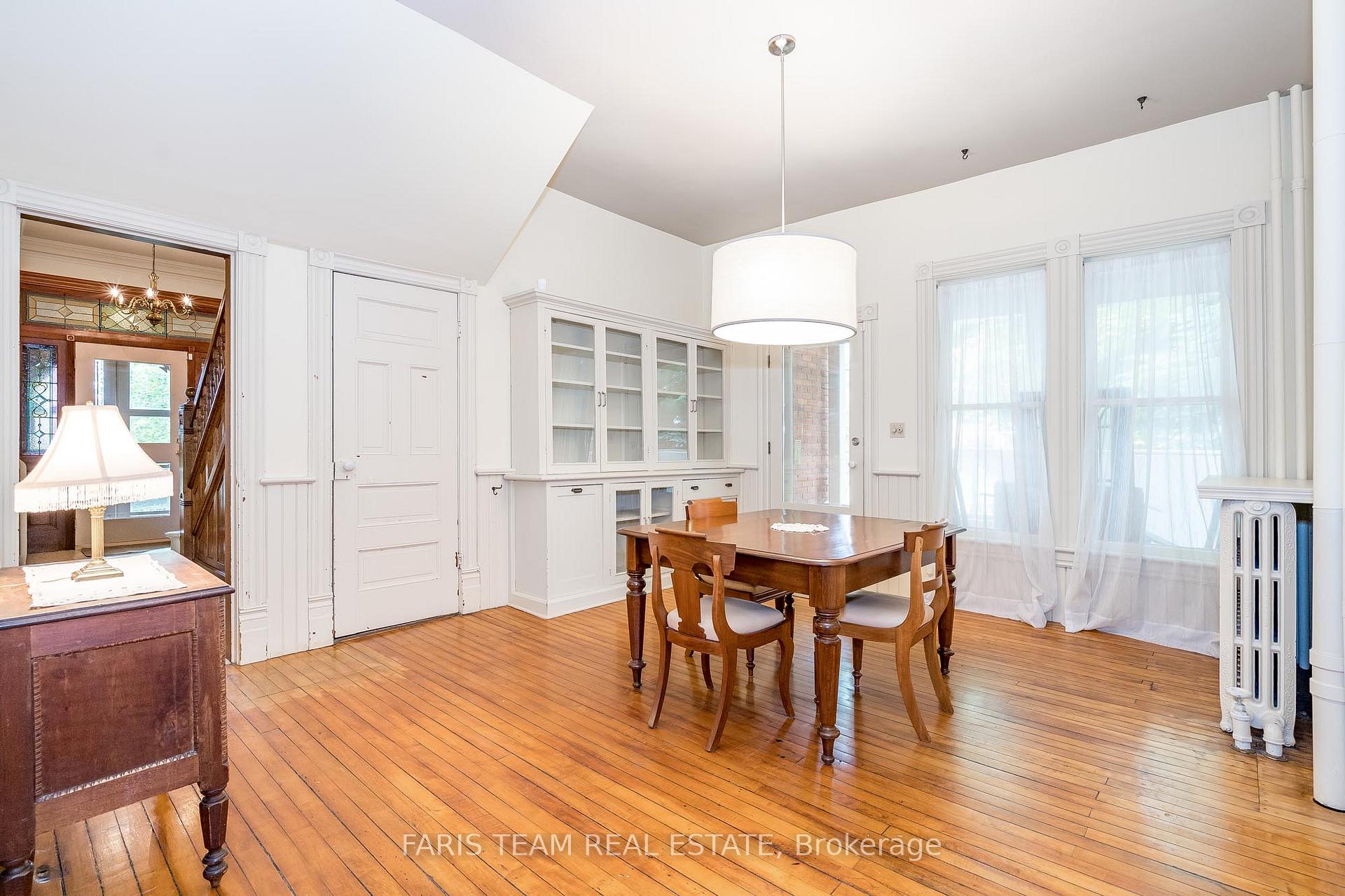 Photo 10 of 136 West Street N, Orillia — HOMEH