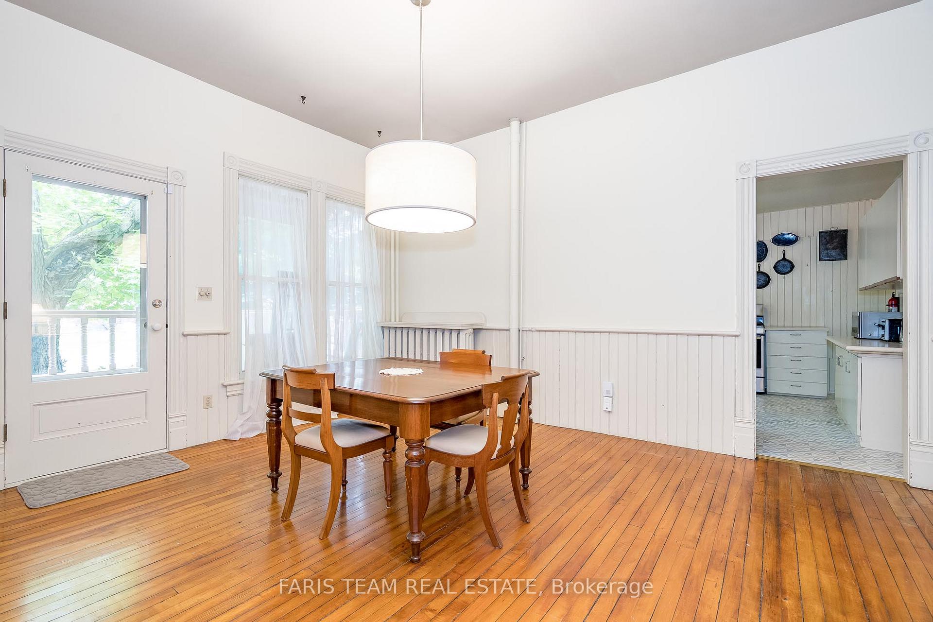 Photo 11 of 136 West Street N, Orillia — HOMEH
