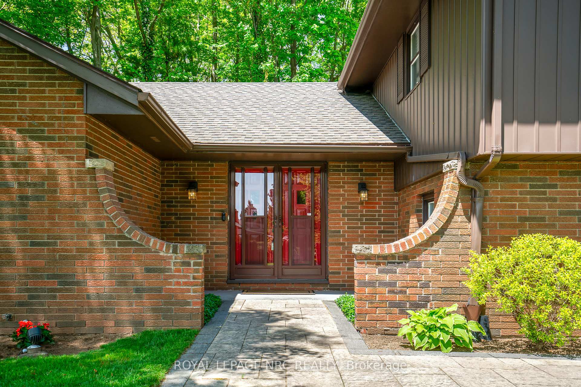 Photo 2 of 26 Cherry Avenue, Pelham, Fonthill — HOMEH