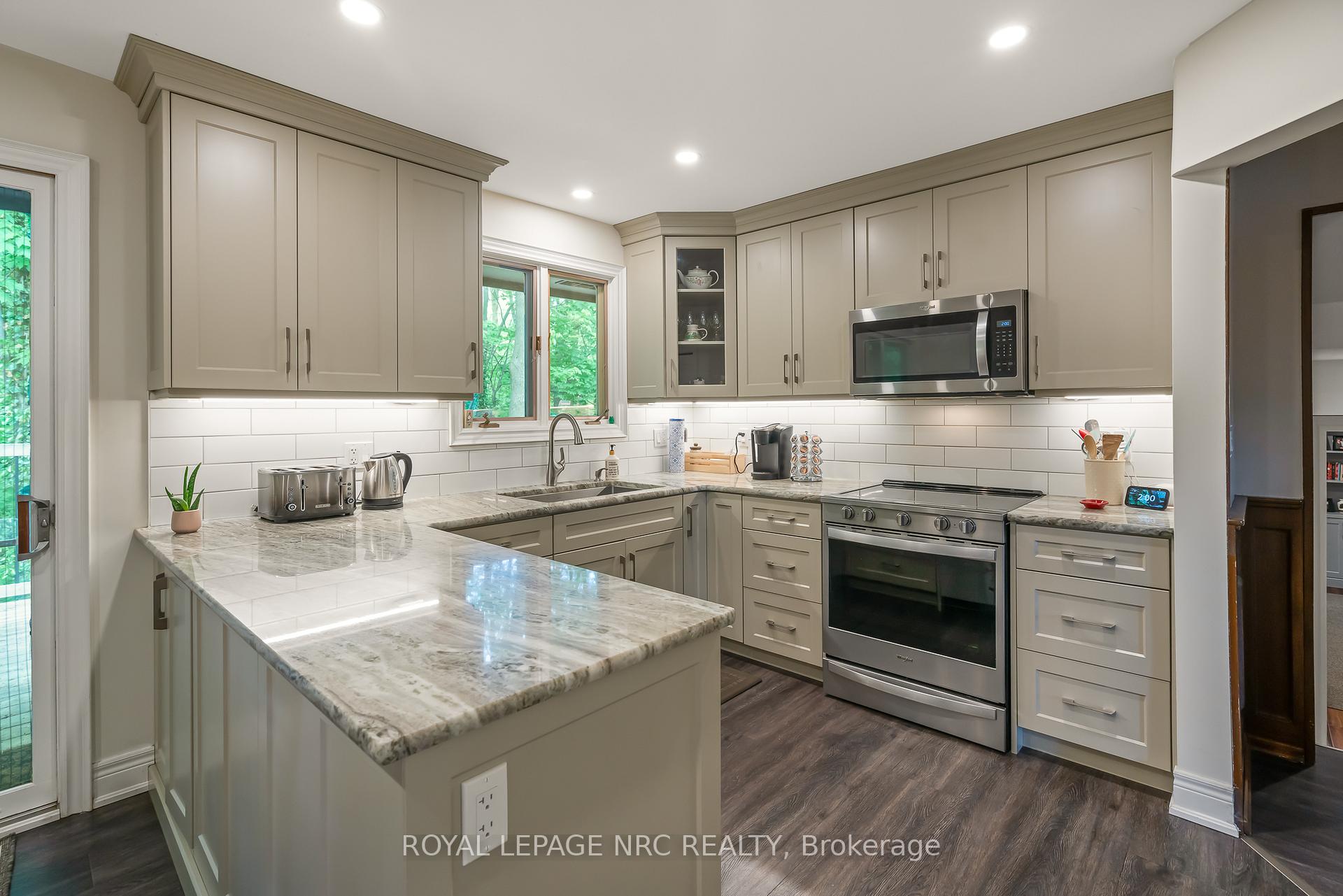 Photo 10 of 26 Cherry Avenue, Pelham, Fonthill — HOMEH