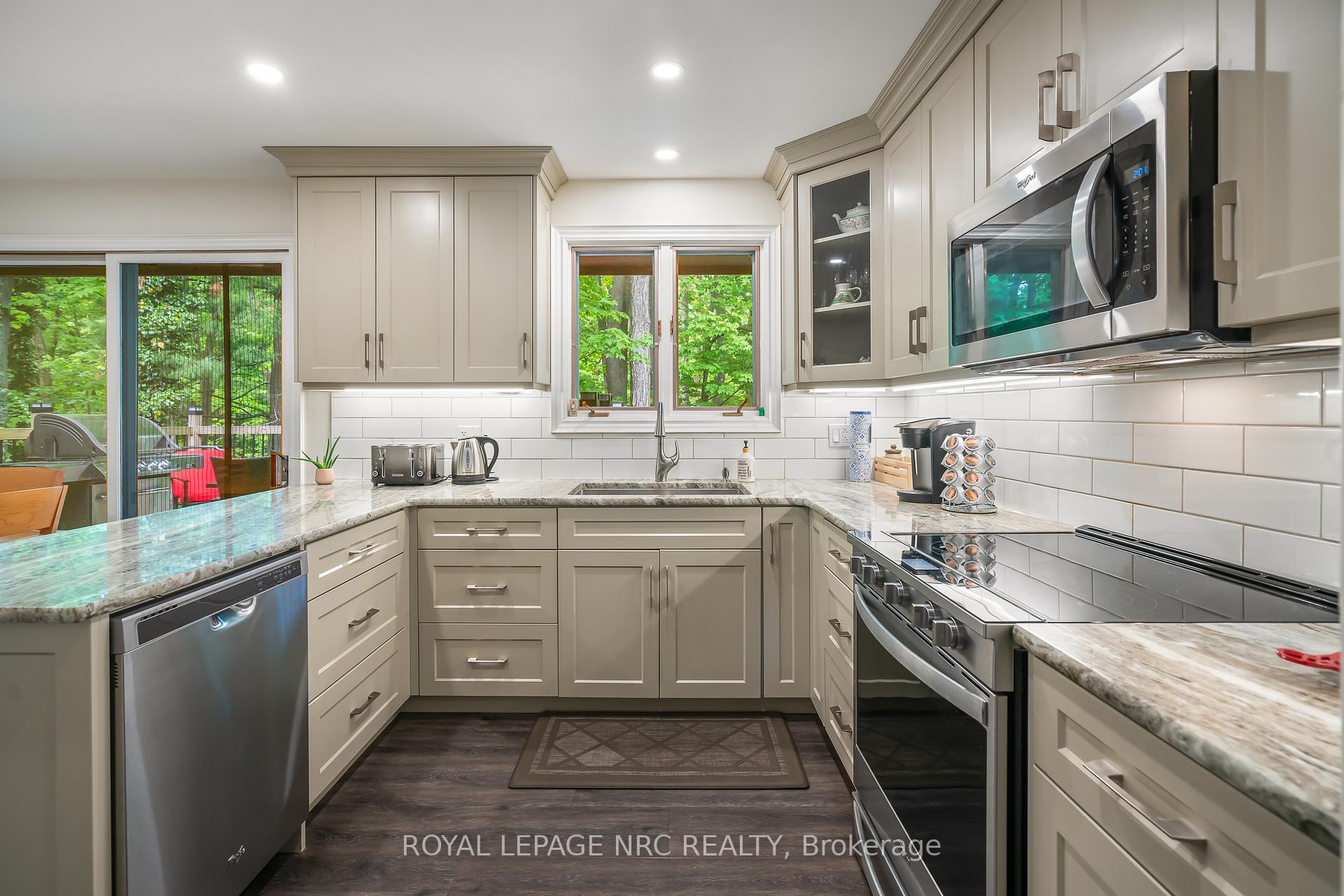 Photo 11 of 26 Cherry Avenue, Pelham, Fonthill — HOMEH