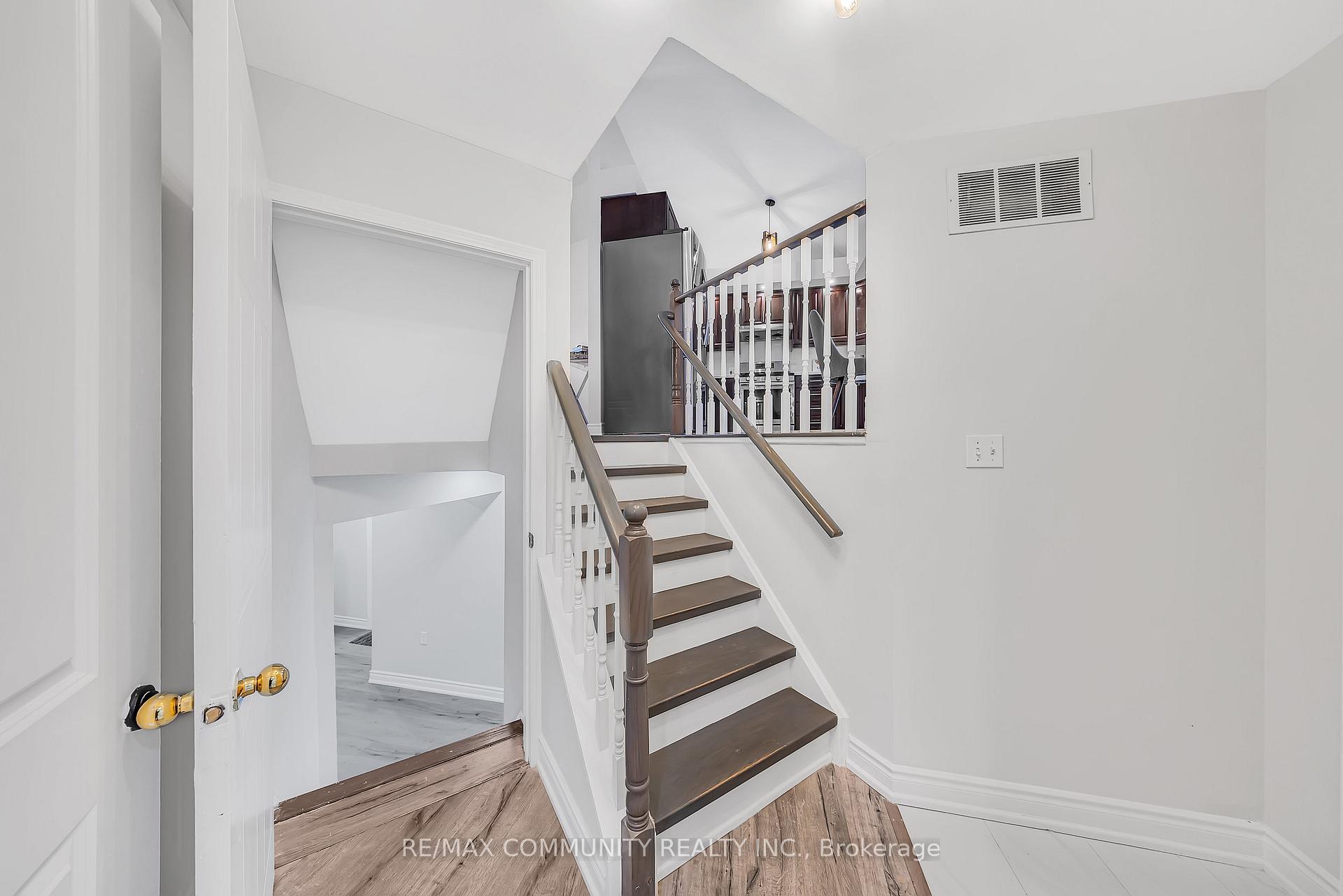 Photo 4 of 1955 Dalhousie Crescent, Oshawa, Samac — HOMEH