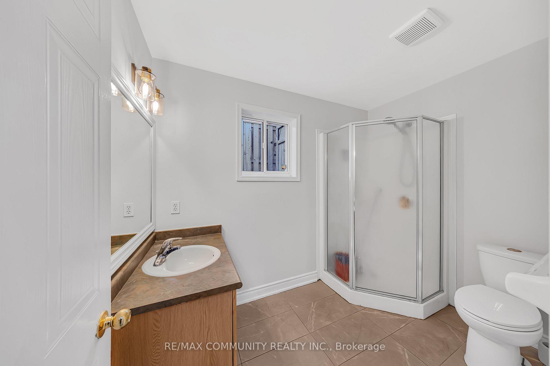 Photo 10 of 1955 Dalhousie Crescent, Oshawa, Samac — HOMEH