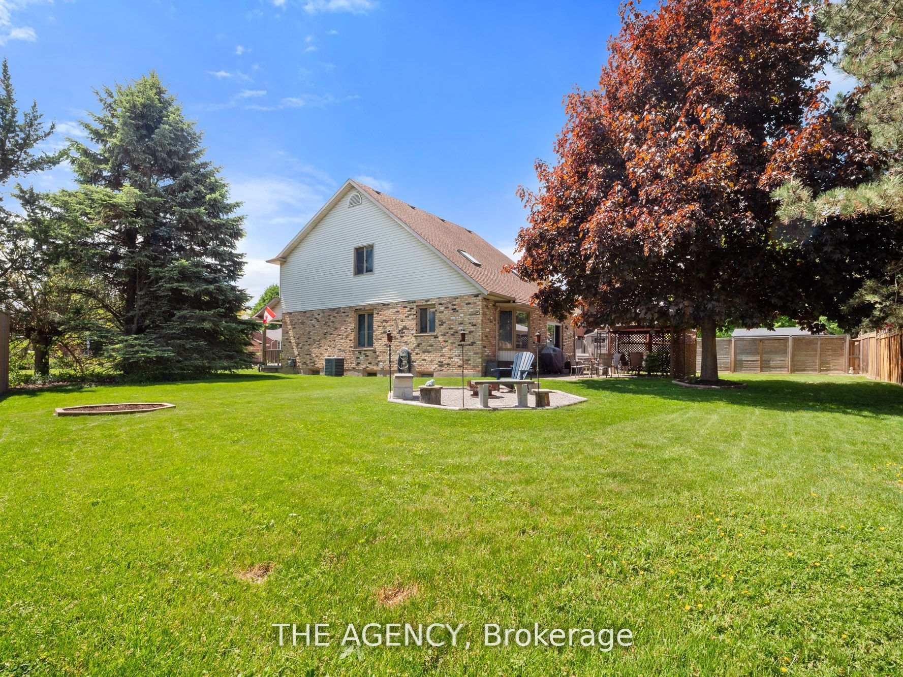 Photo 6 of 106 Spruceside Crescent, Pelham, Fonthill — HOMEH