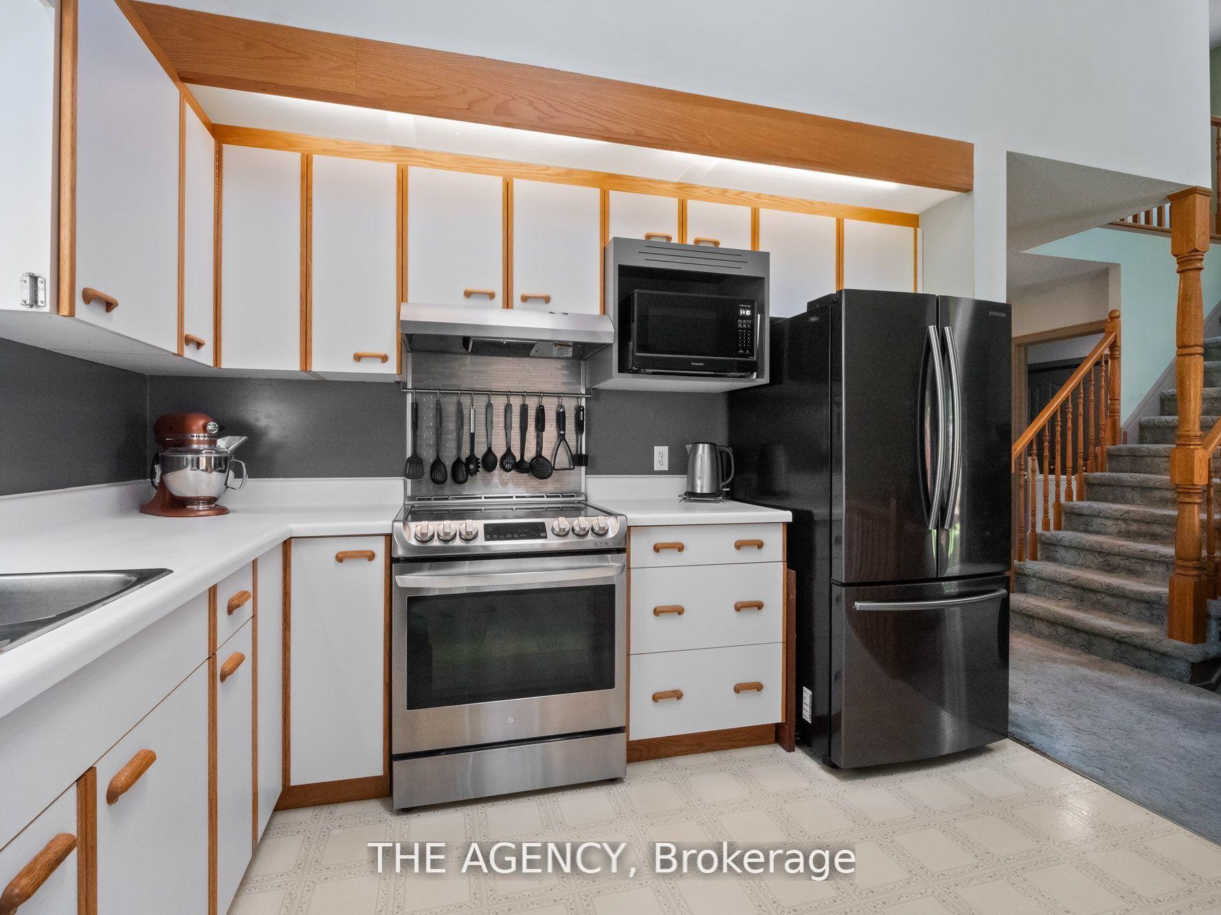 Photo 21 of 106 Spruceside Crescent, Pelham, Fonthill — HOMEH