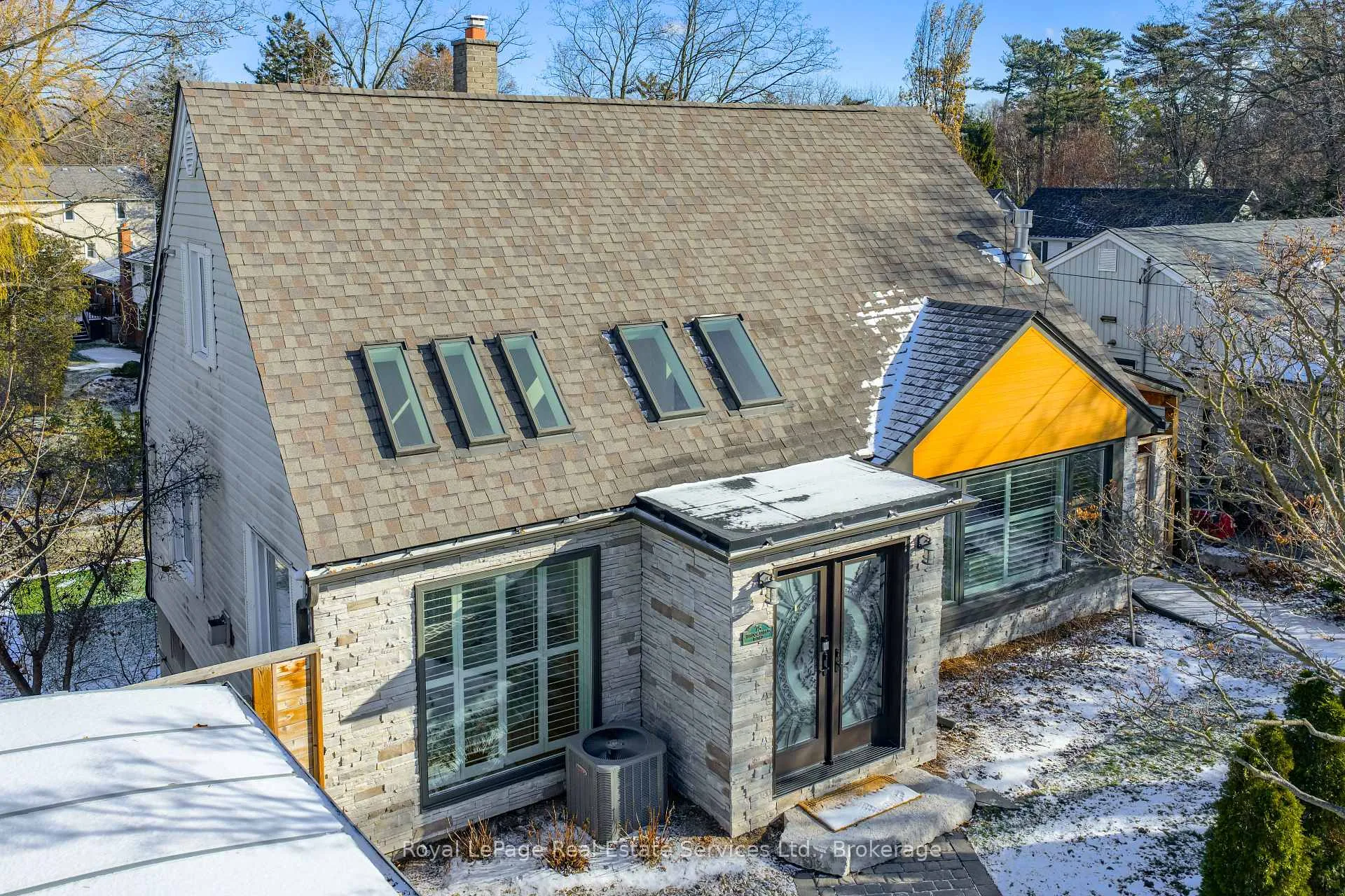 Photo 2 of 75 Brookfield Road, Oakville, Central — HOMEH
