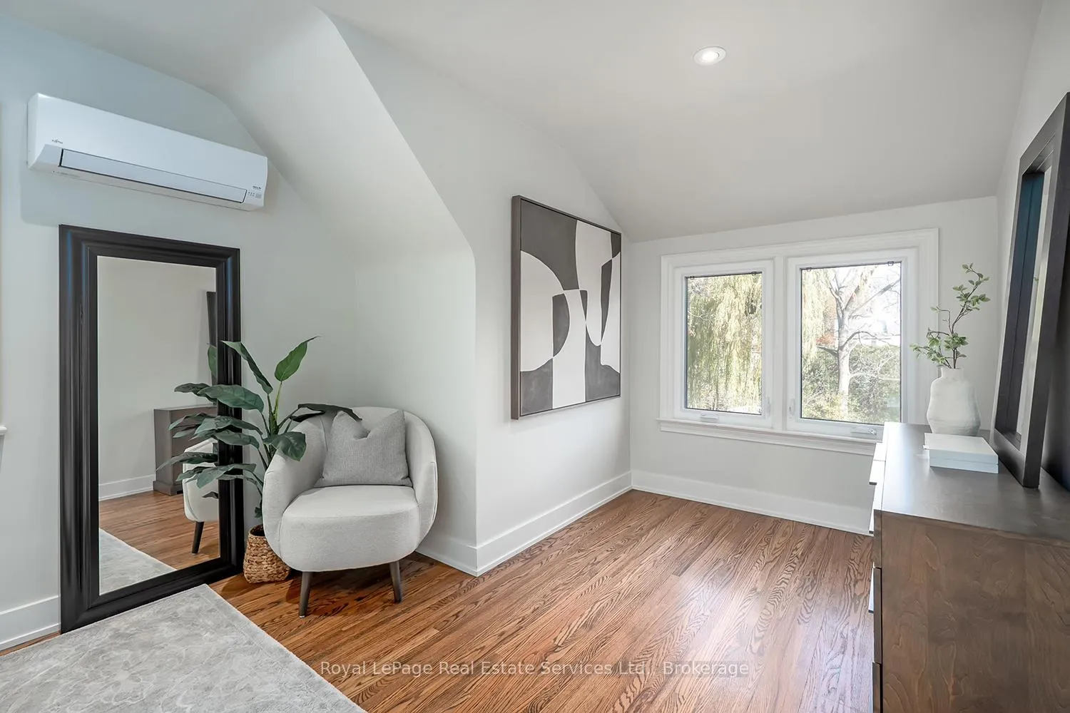 Photo 55 of 75 Brookfield Road, Oakville, Central — HOMEH