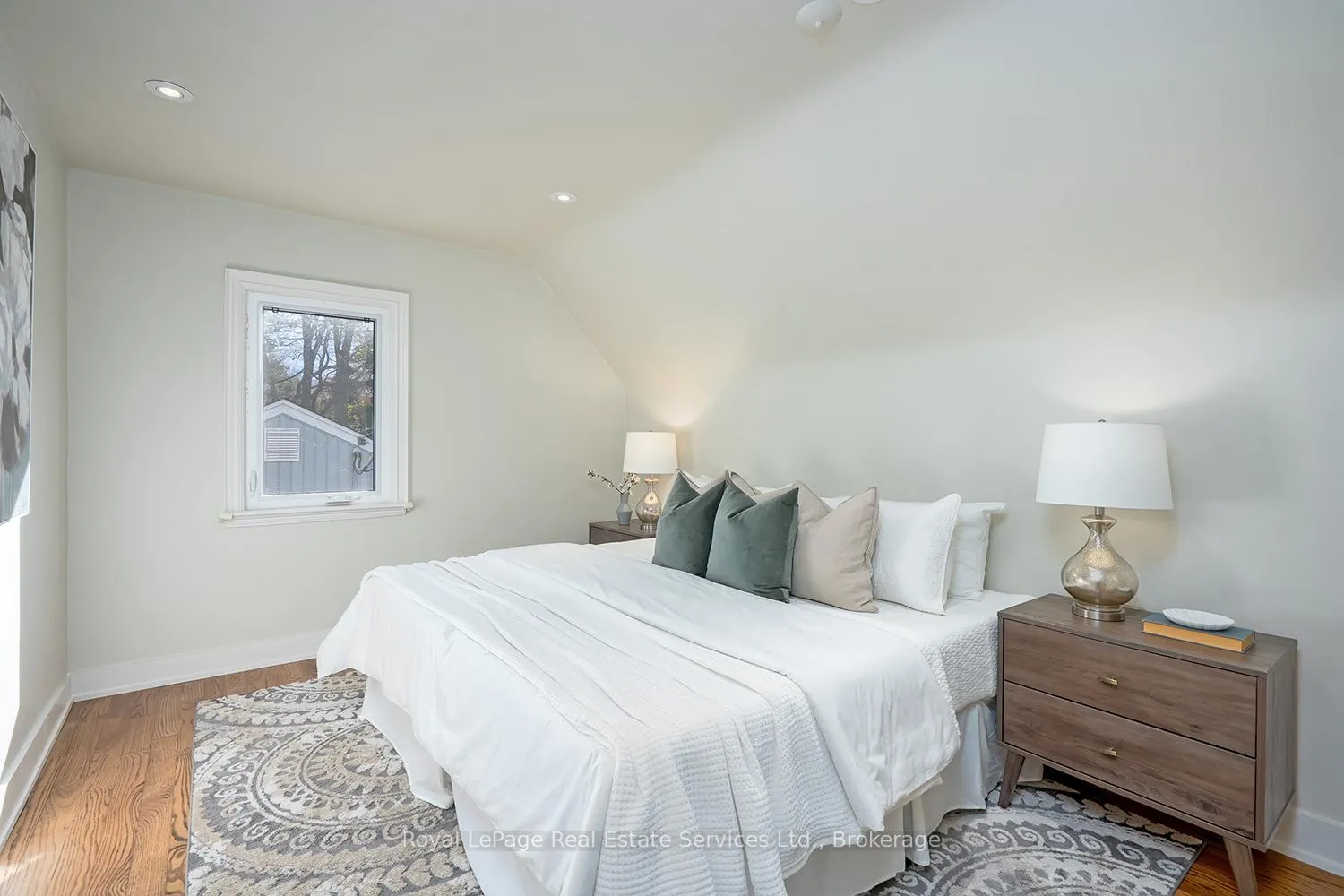 Photo 65 of 75 Brookfield Road, Oakville, Central — HOMEH