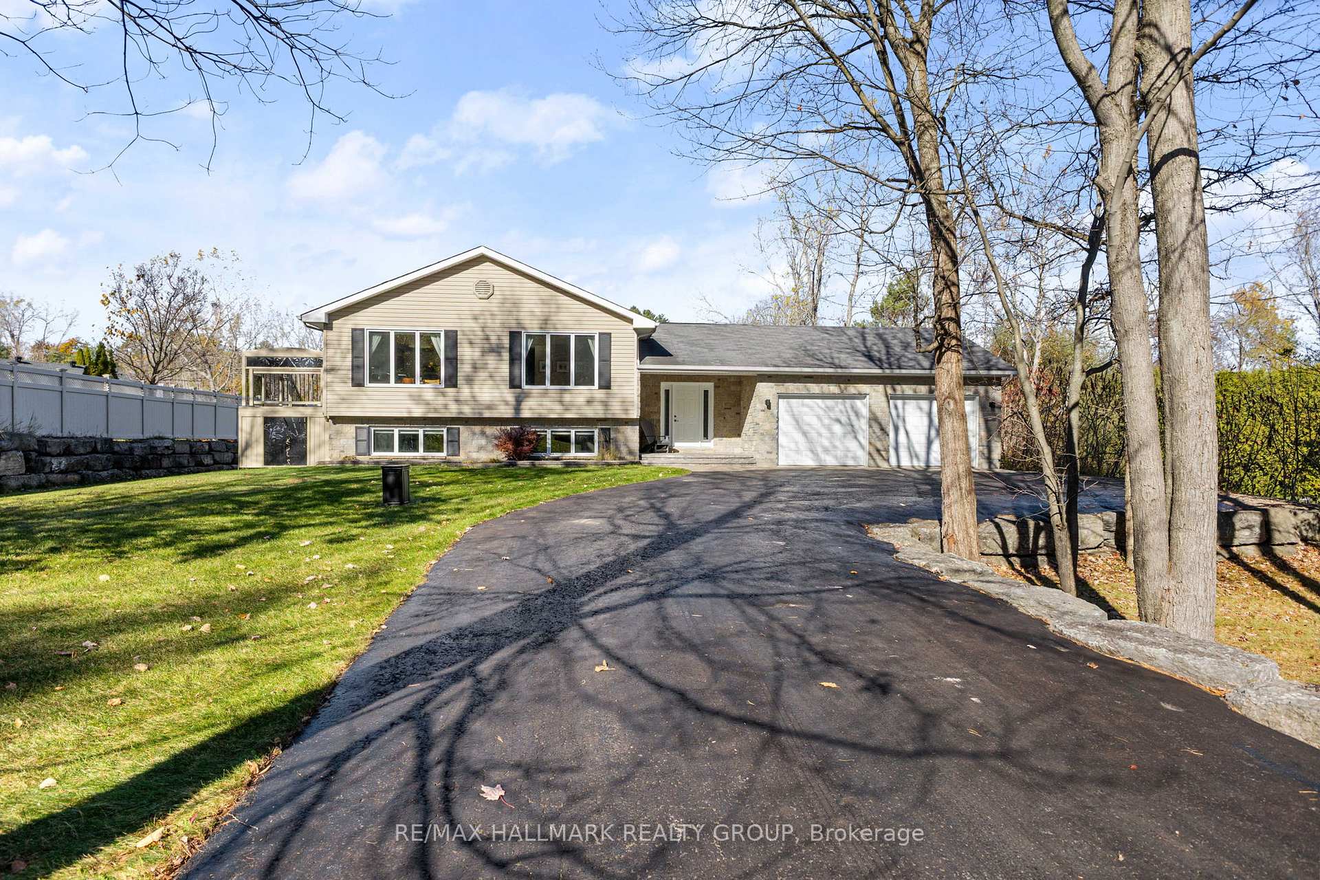Photo 2 of 2605 Pierrette Drive, Ottawa, Cumberland Estates — HOMEH
