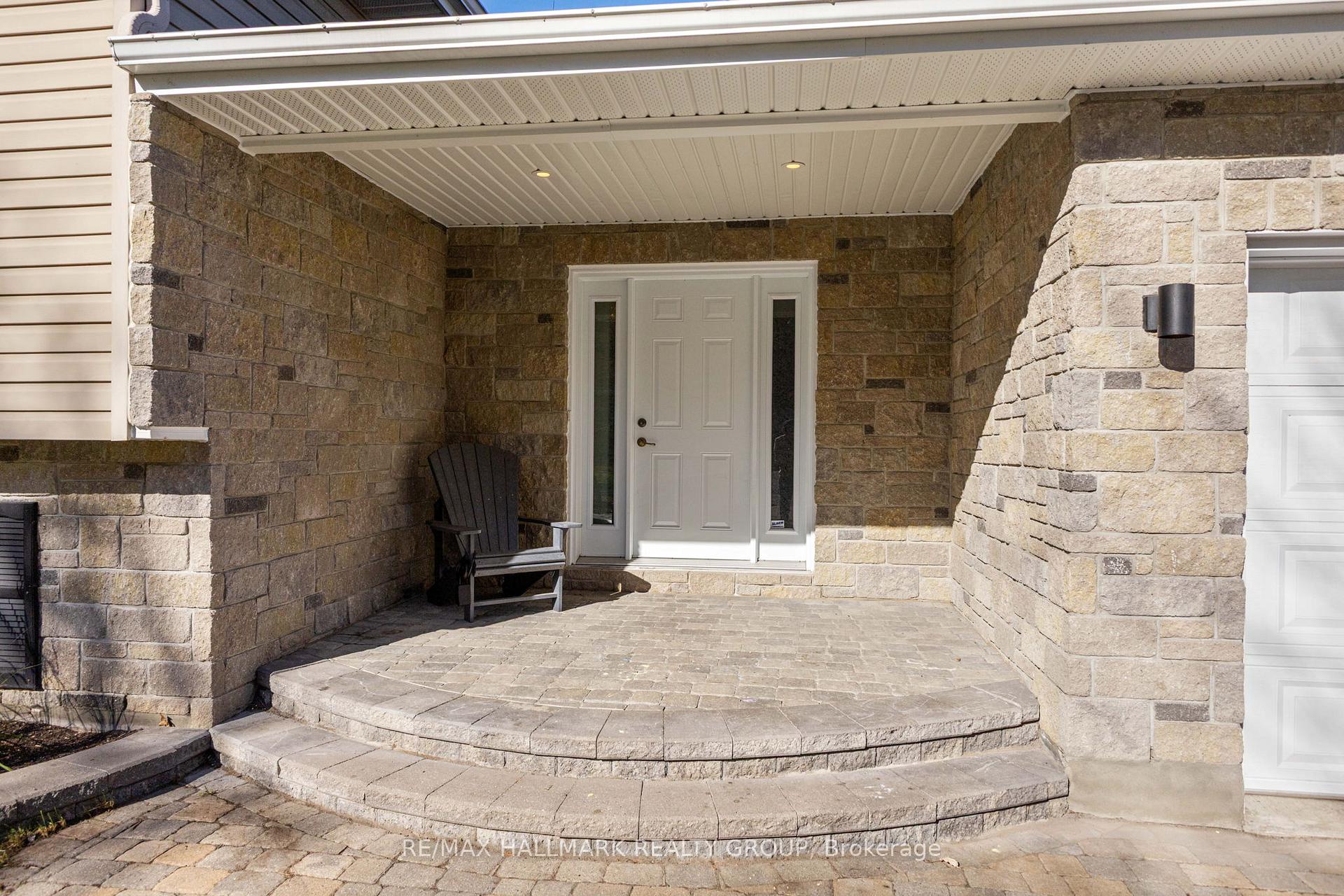 Photo 3 of 2605 Pierrette Drive, Ottawa, Cumberland Estates — HOMEH