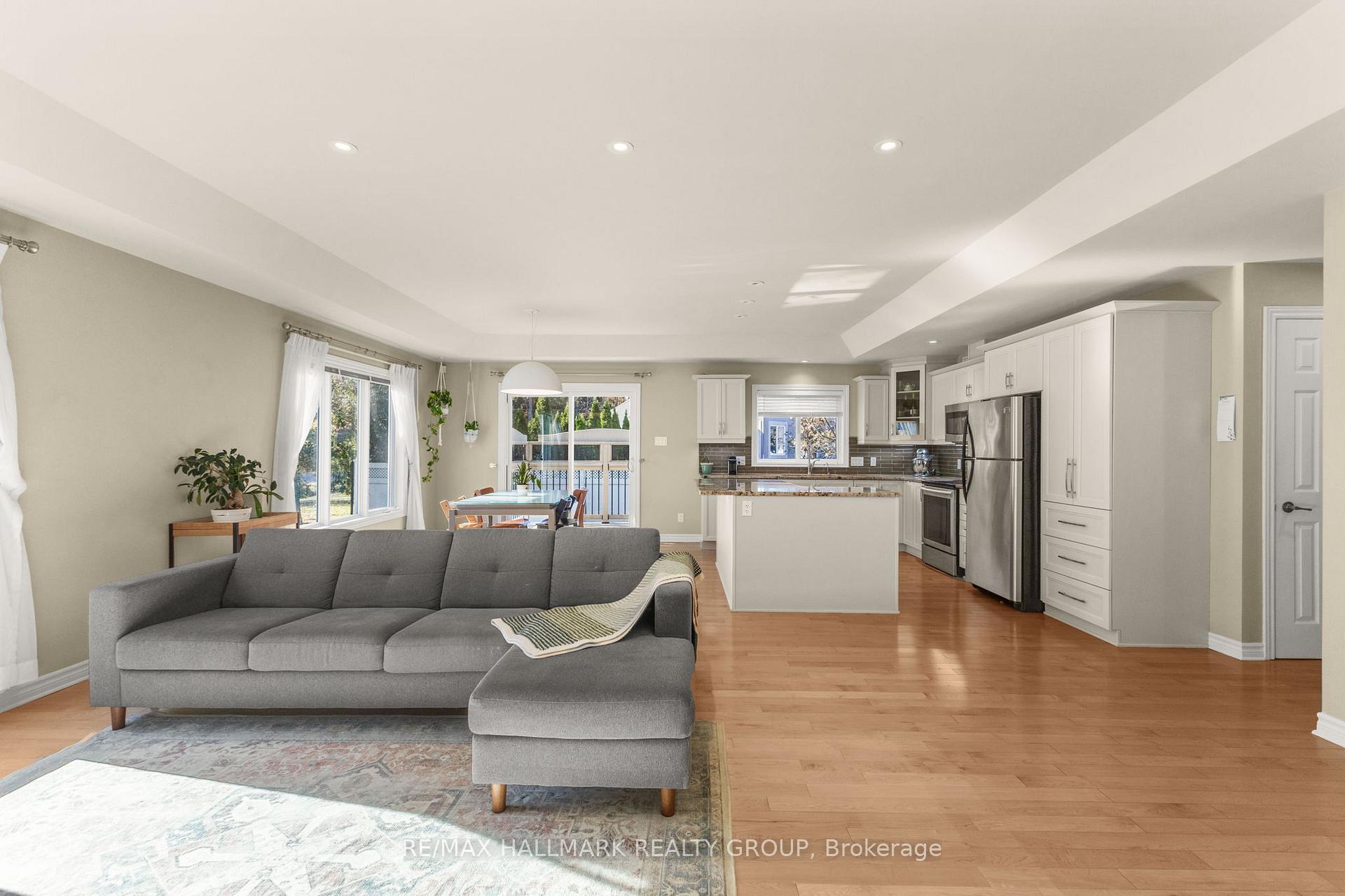 Photo 5 of 2605 Pierrette Drive, Ottawa, Cumberland Estates — HOMEH