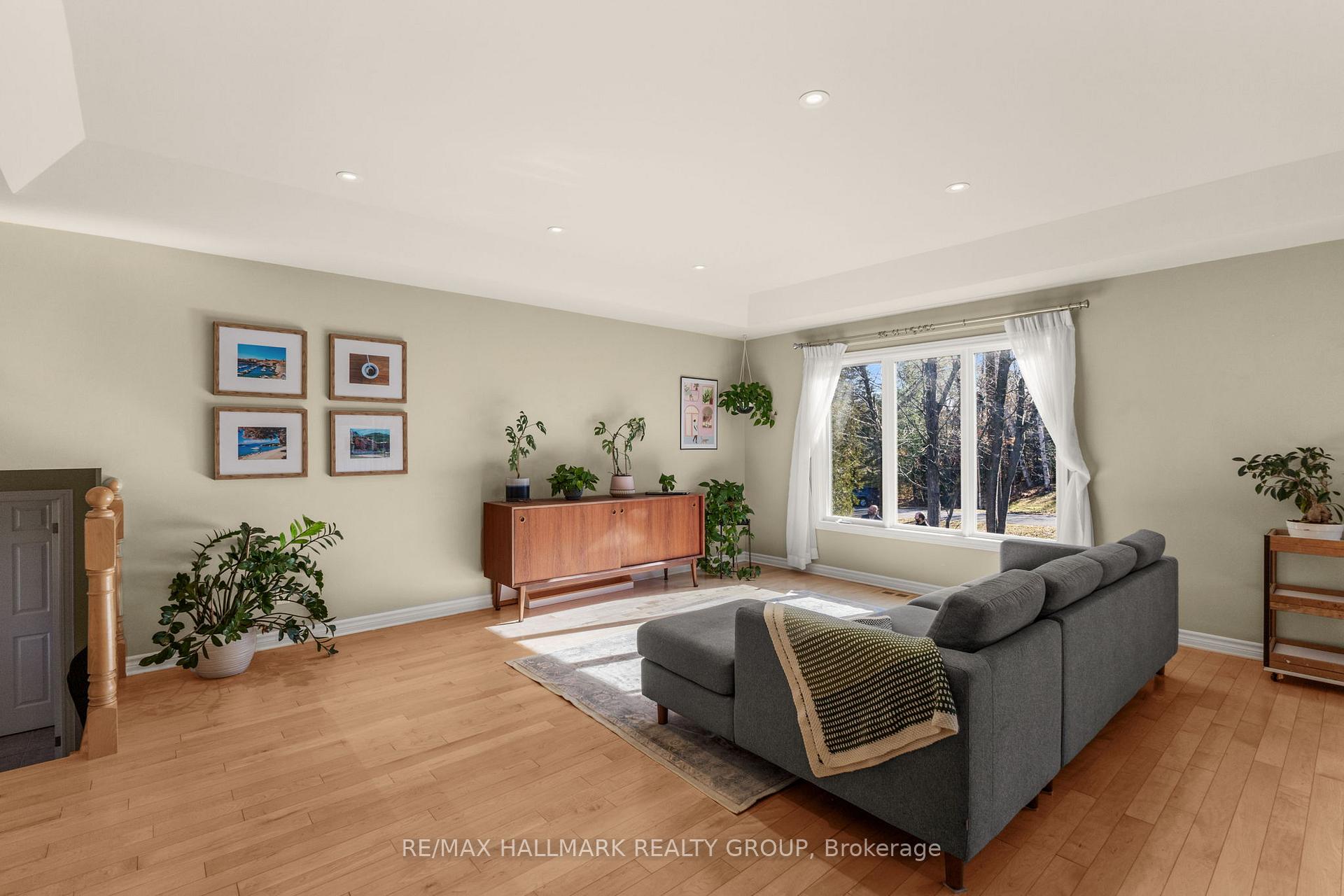 Photo 8 of 2605 Pierrette Drive, Ottawa, Cumberland Estates — HOMEH