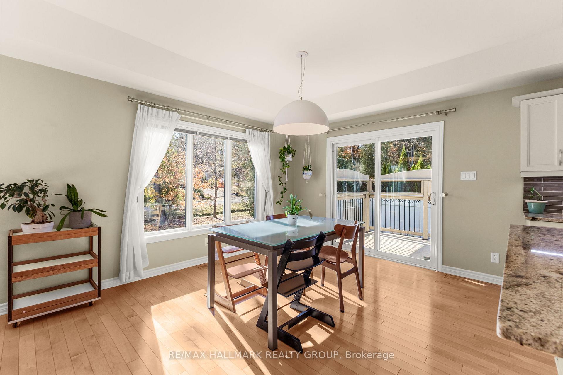 Photo 9 of 2605 Pierrette Drive, Ottawa, Cumberland Estates — HOMEH