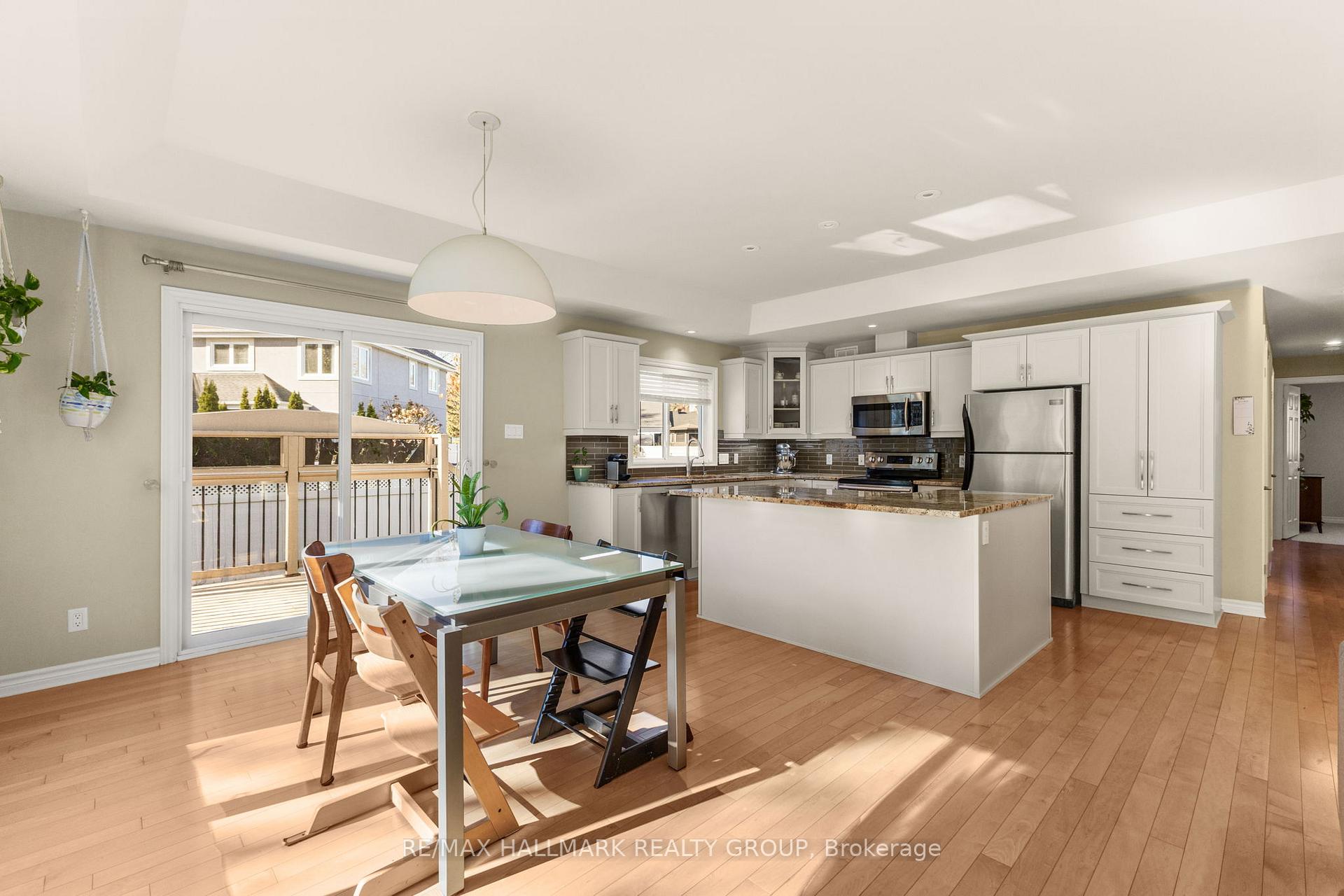 Photo 10 of 2605 Pierrette Drive, Ottawa, Cumberland Estates — HOMEH