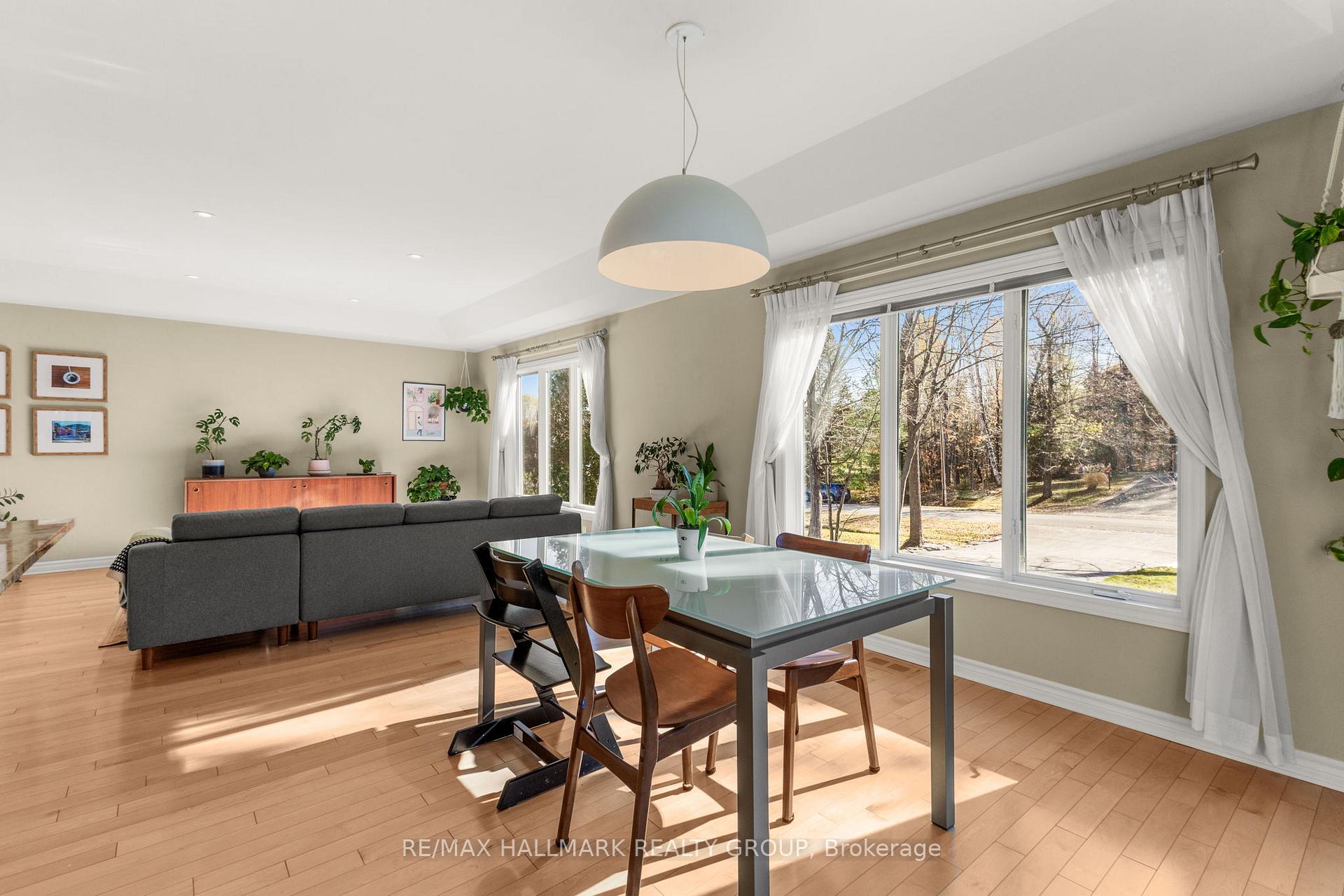 Photo 12 of 2605 Pierrette Drive, Ottawa, Cumberland Estates — HOMEH