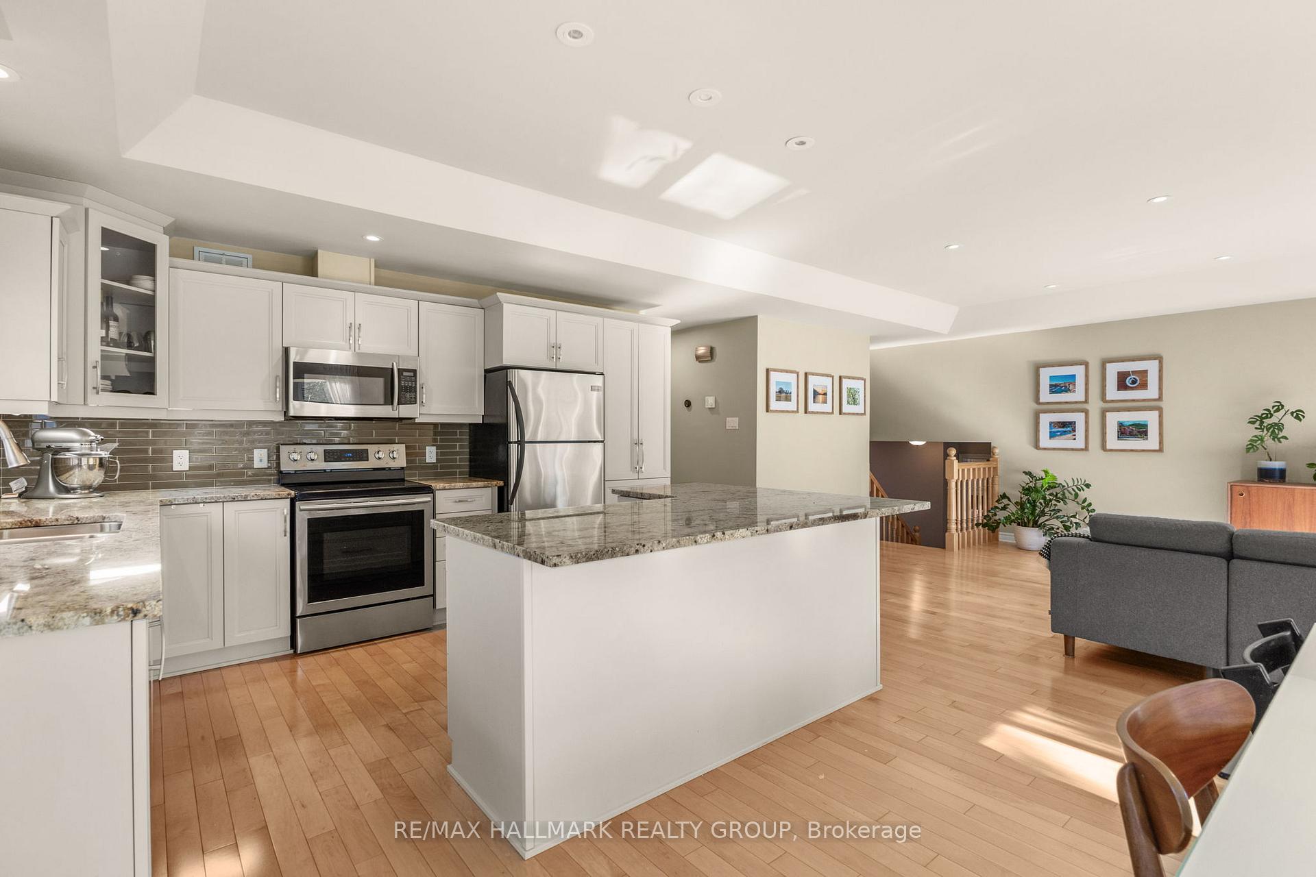 Photo 13 of 2605 Pierrette Drive, Ottawa, Cumberland Estates — HOMEH