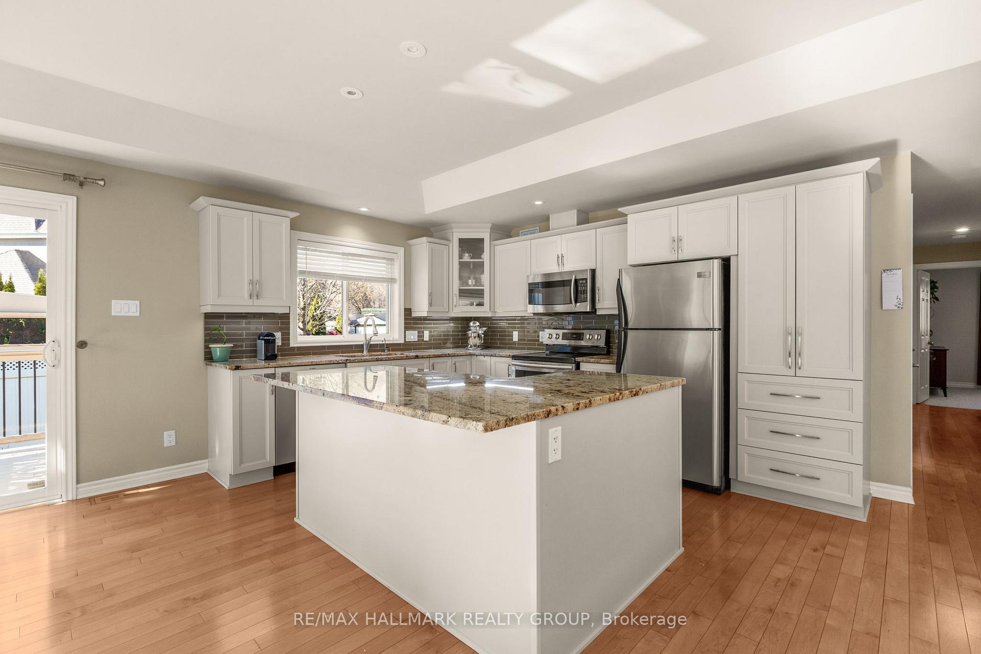 Photo 14 of 2605 Pierrette Drive, Ottawa, Cumberland Estates — HOMEH