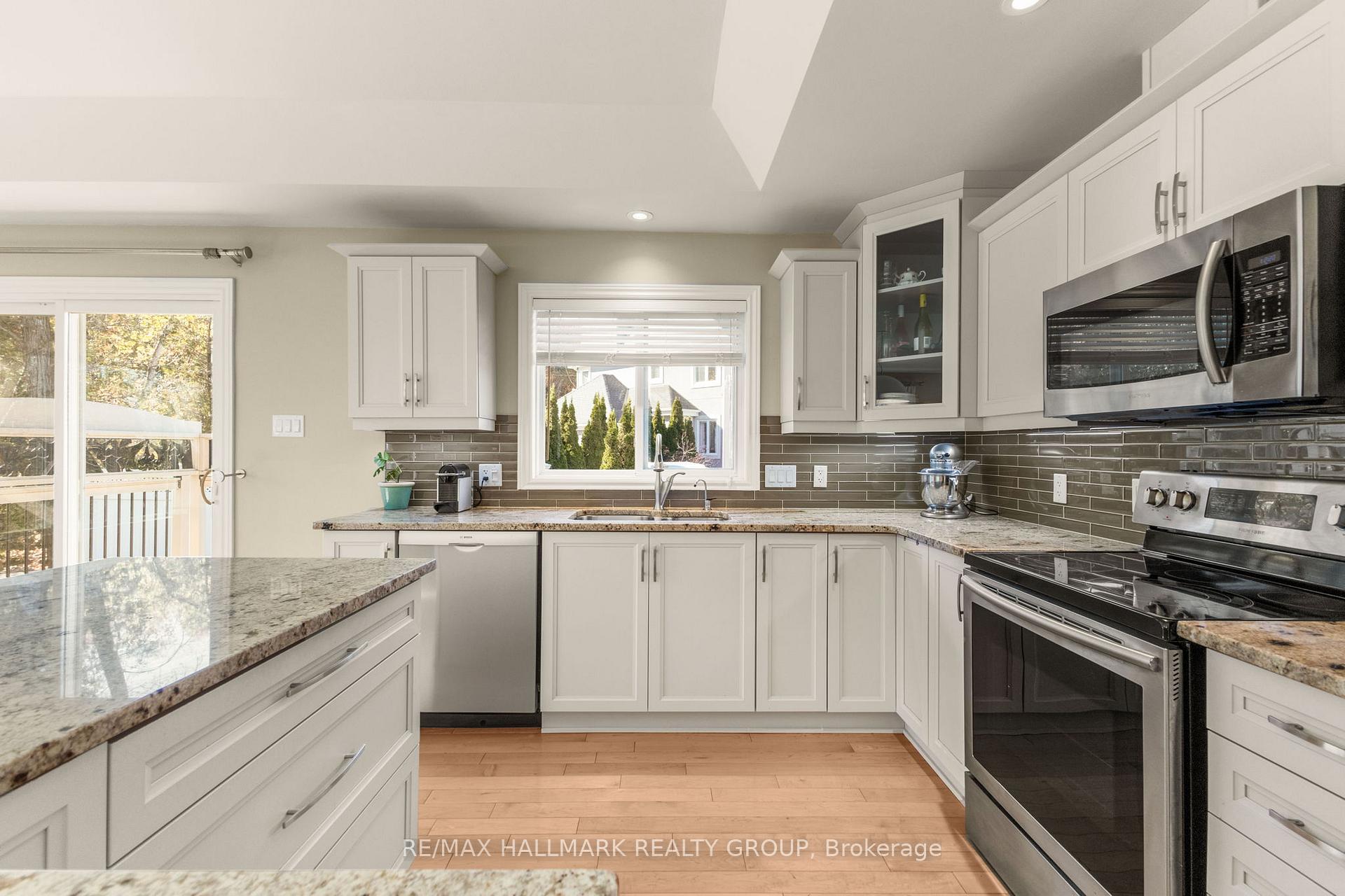 Photo 15 of 2605 Pierrette Drive, Ottawa, Cumberland Estates — HOMEH