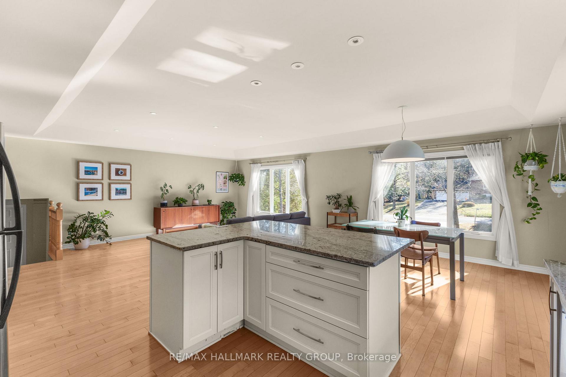Photo 17 of 2605 Pierrette Drive, Ottawa, Cumberland Estates — HOMEH
