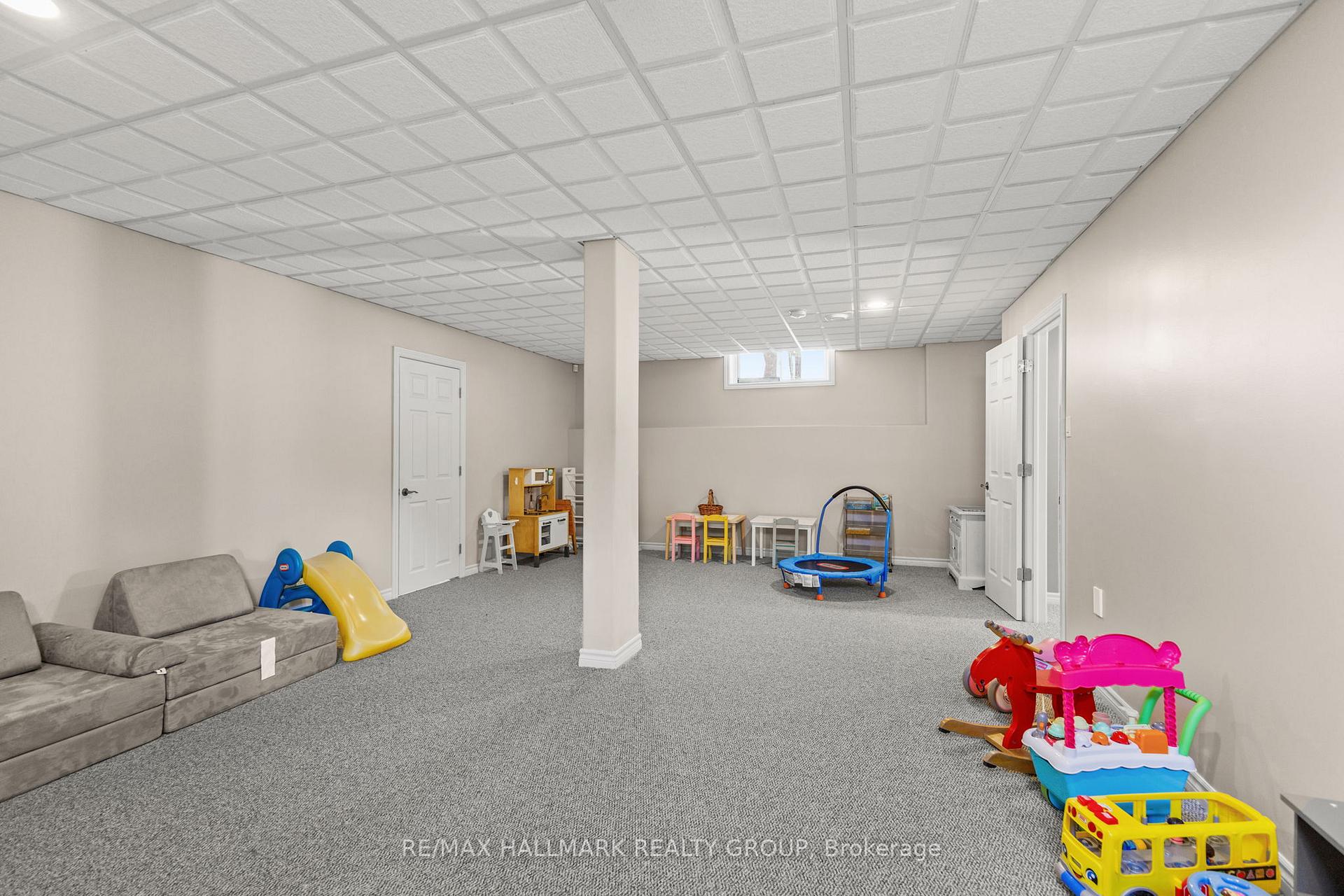 Photo 32 of 2605 Pierrette Drive, Ottawa, Cumberland Estates — HOMEH