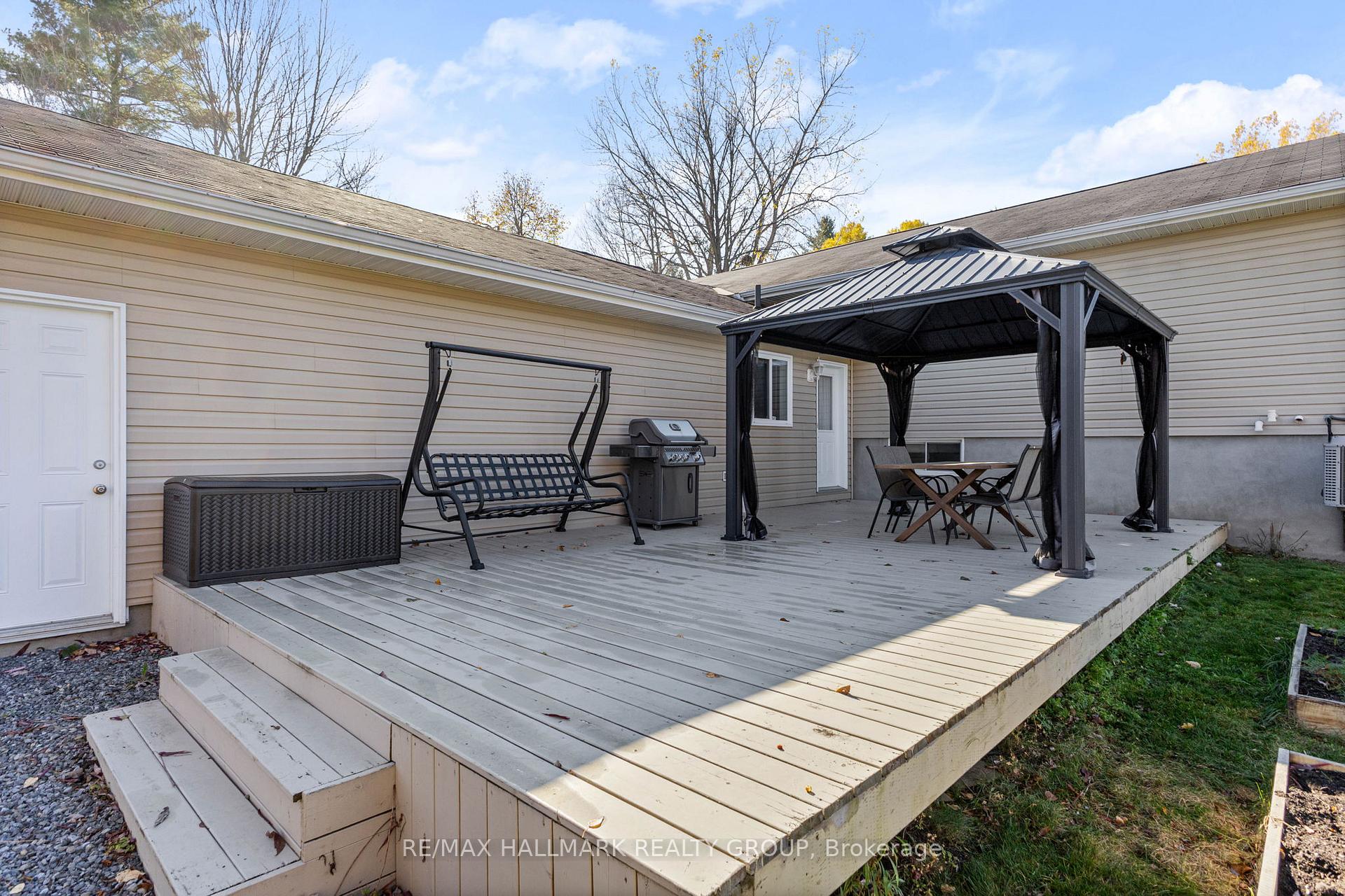 Photo 34 of 2605 Pierrette Drive, Ottawa, Cumberland Estates — HOMEH