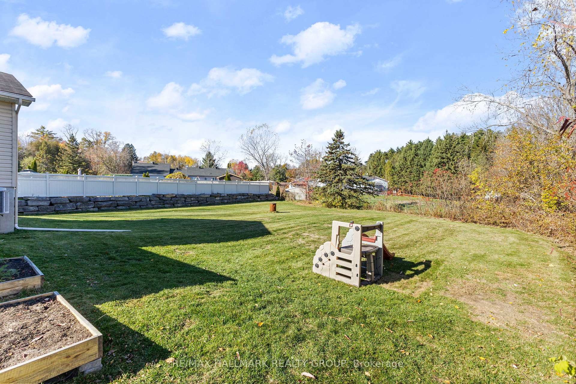 Photo 35 of 2605 Pierrette Drive, Ottawa, Cumberland Estates — HOMEH