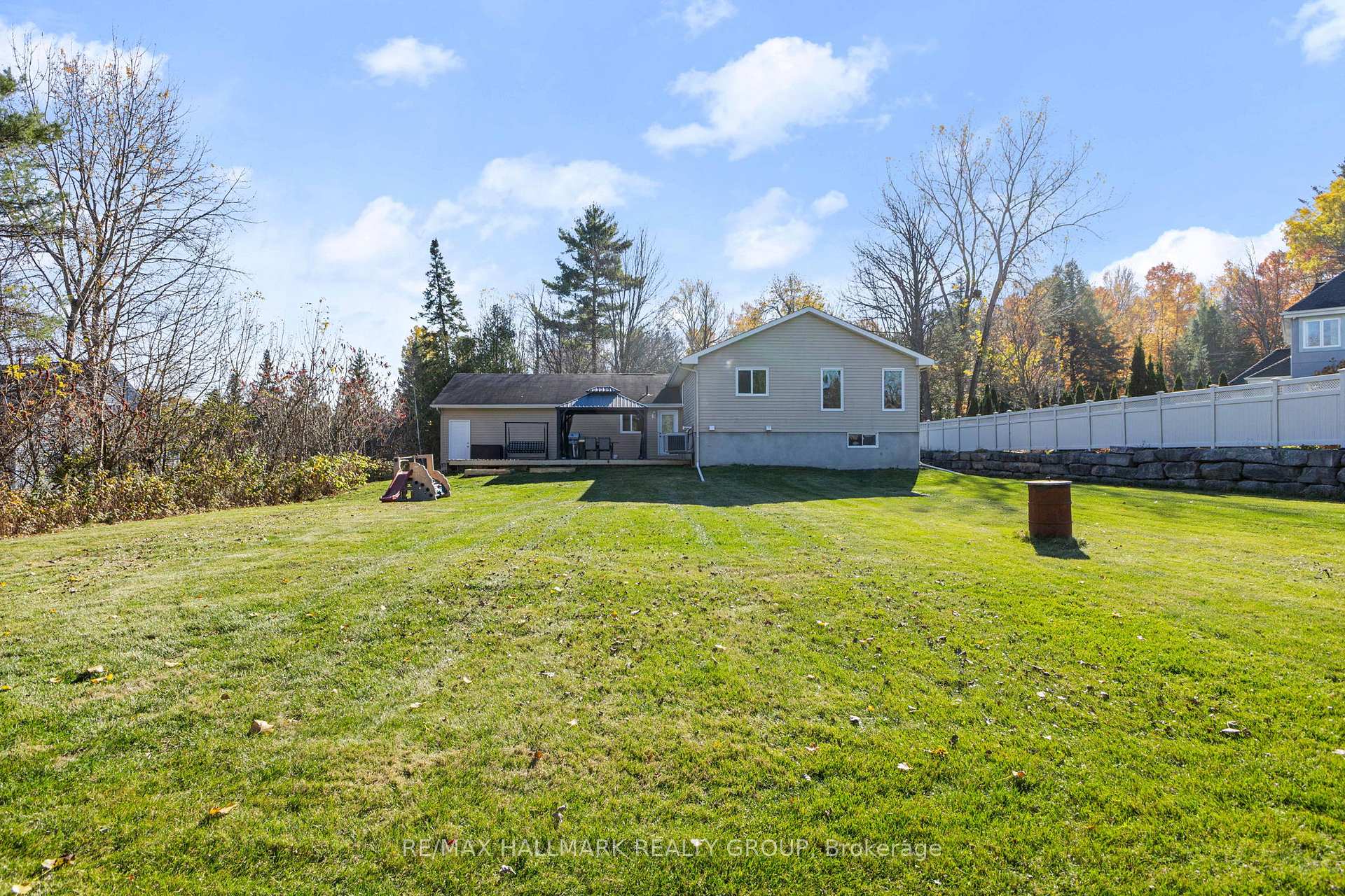Photo 36 of 2605 Pierrette Drive, Ottawa, Cumberland Estates — HOMEH