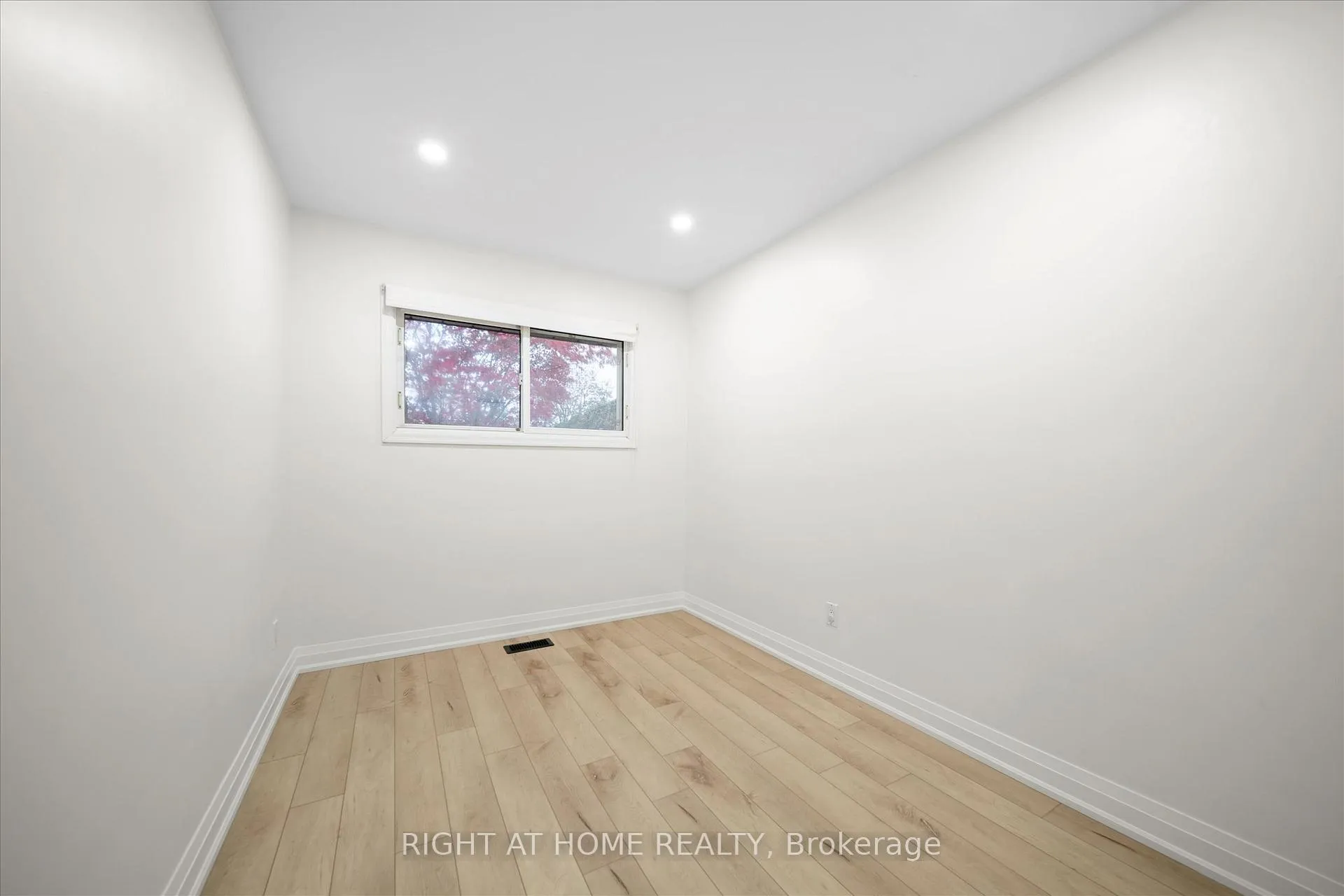 Photo 16 of 625 Central Park Boulevard N, Oshawa, O'Neill — HOMEH
