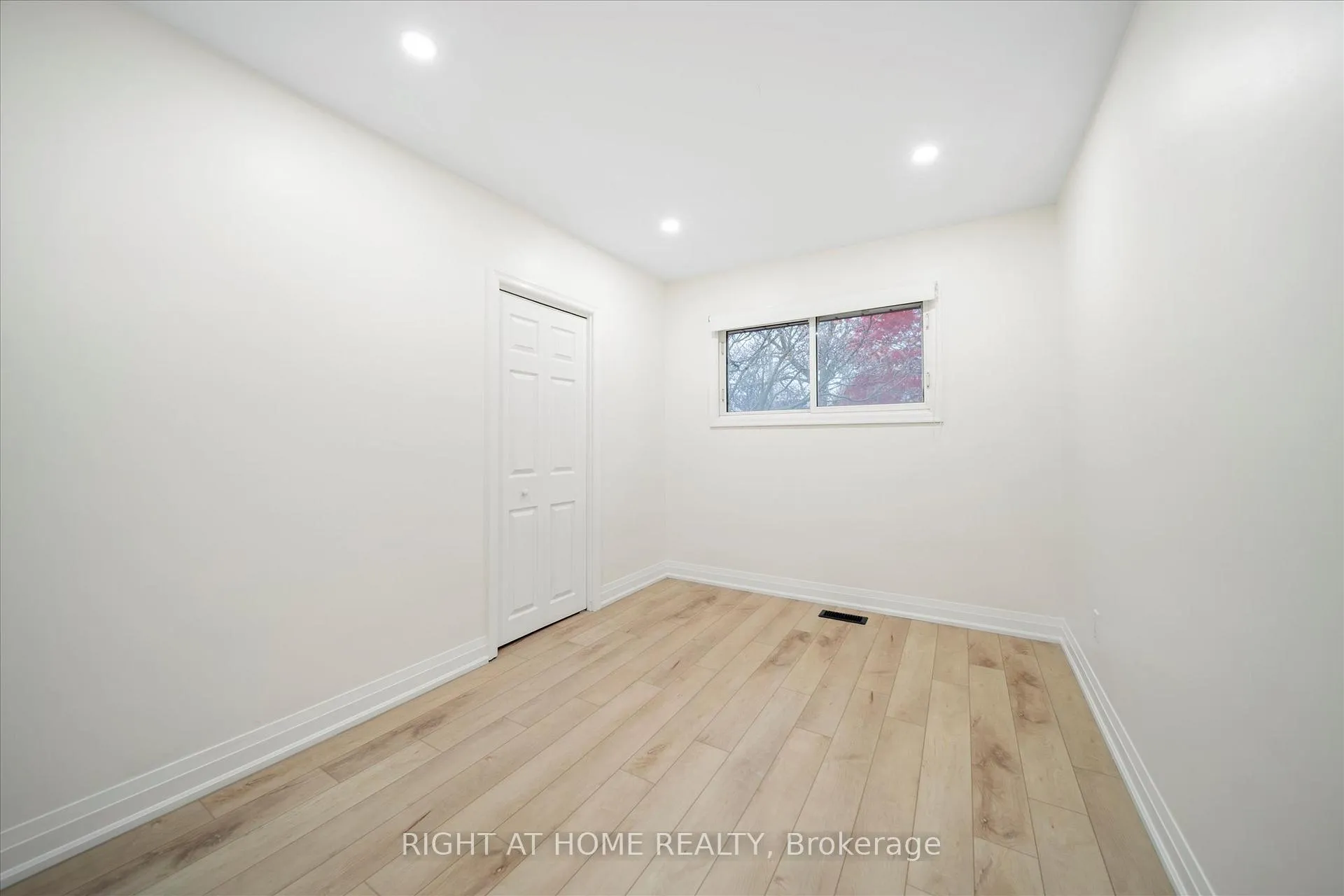 Photo 18 of 625 Central Park Boulevard N, Oshawa, O'Neill — HOMEH