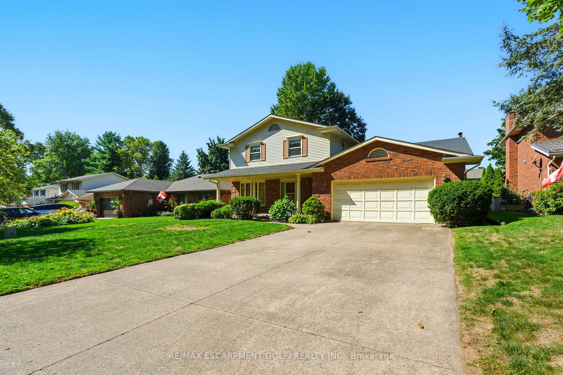 Photo 2 of 32 Deerpark Crescent, Pelham, Fonthill — HOMEH