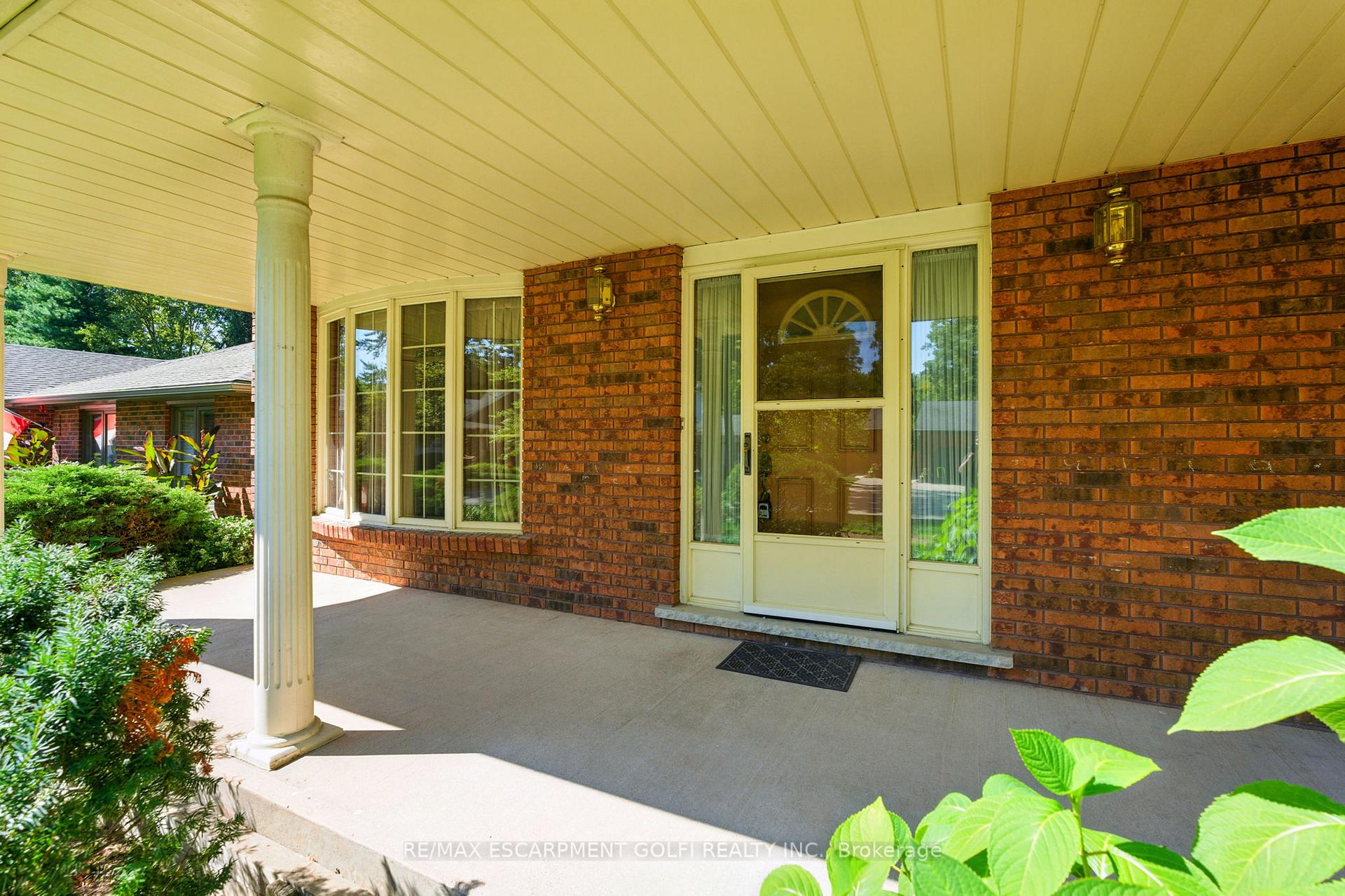 Photo 3 of 32 Deerpark Crescent, Pelham, Fonthill — HOMEH