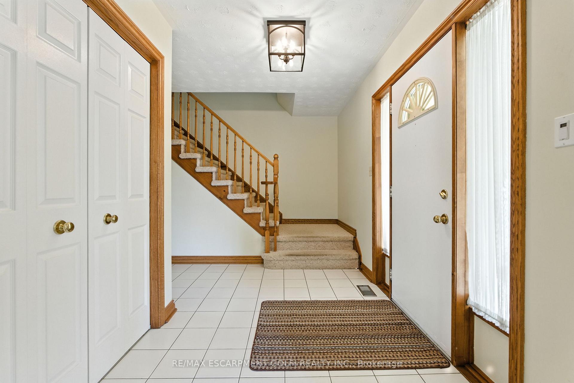 Photo 4 of 32 Deerpark Crescent, Pelham, Fonthill — HOMEH