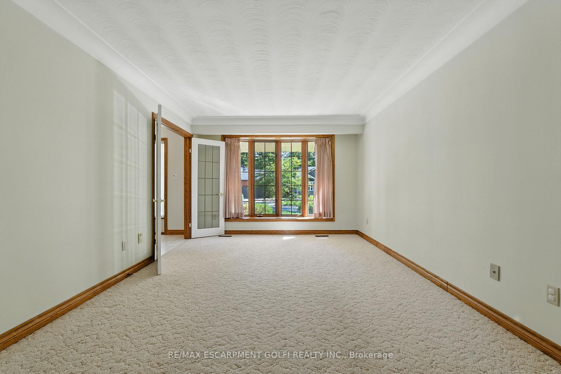 Photo 8 of 32 Deerpark Crescent, Pelham, Fonthill — HOMEH