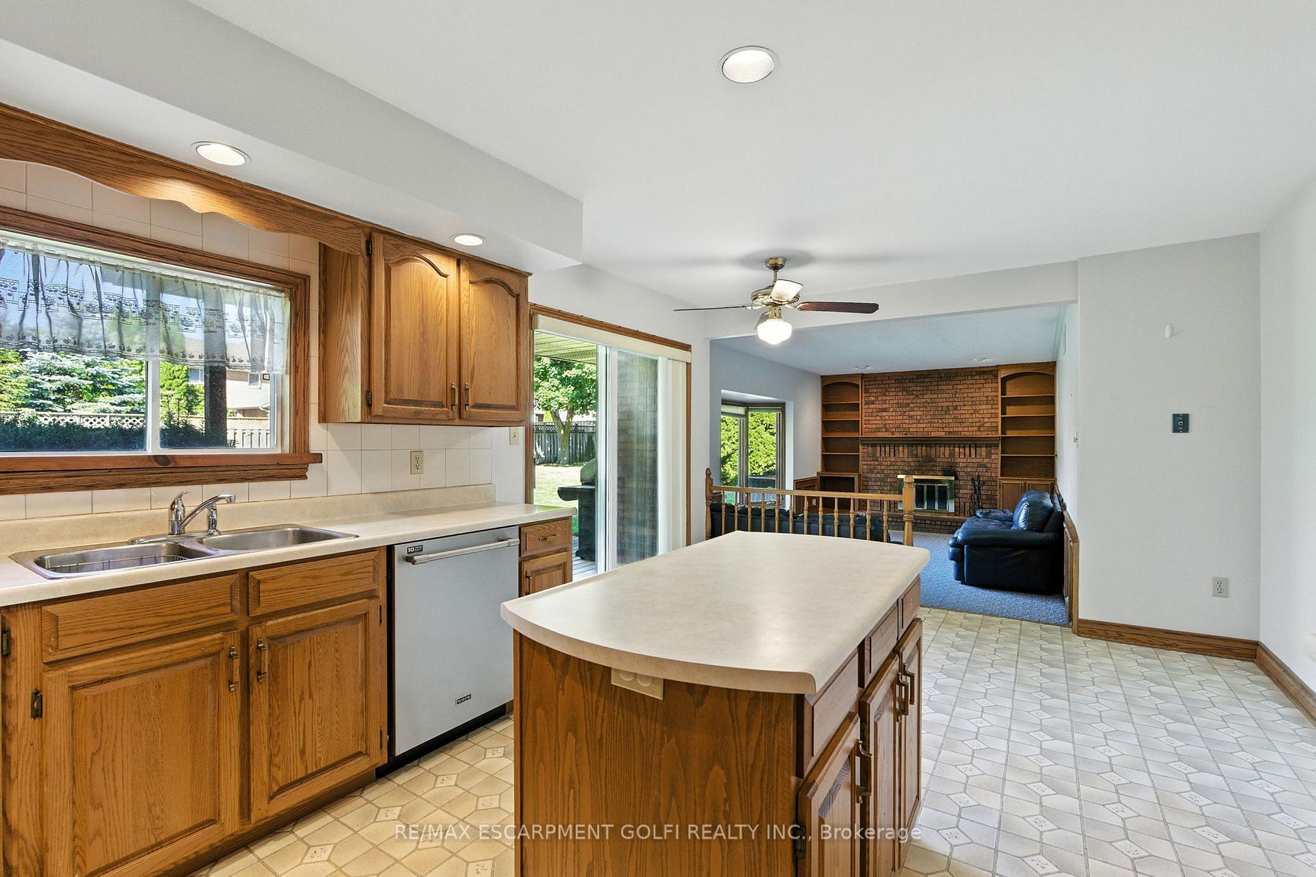 Photo 11 of 32 Deerpark Crescent, Pelham, Fonthill — HOMEH