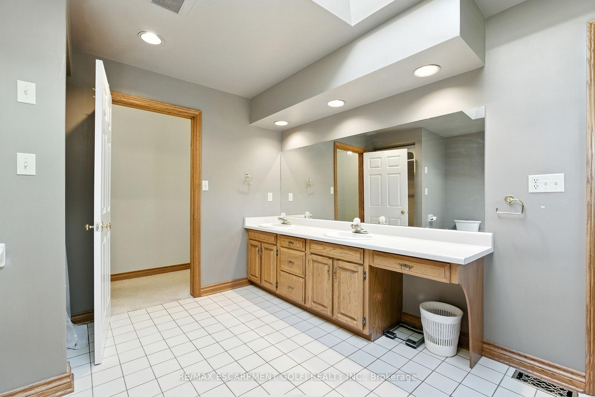 Photo 23 of 32 Deerpark Crescent, Pelham, Fonthill — HOMEH