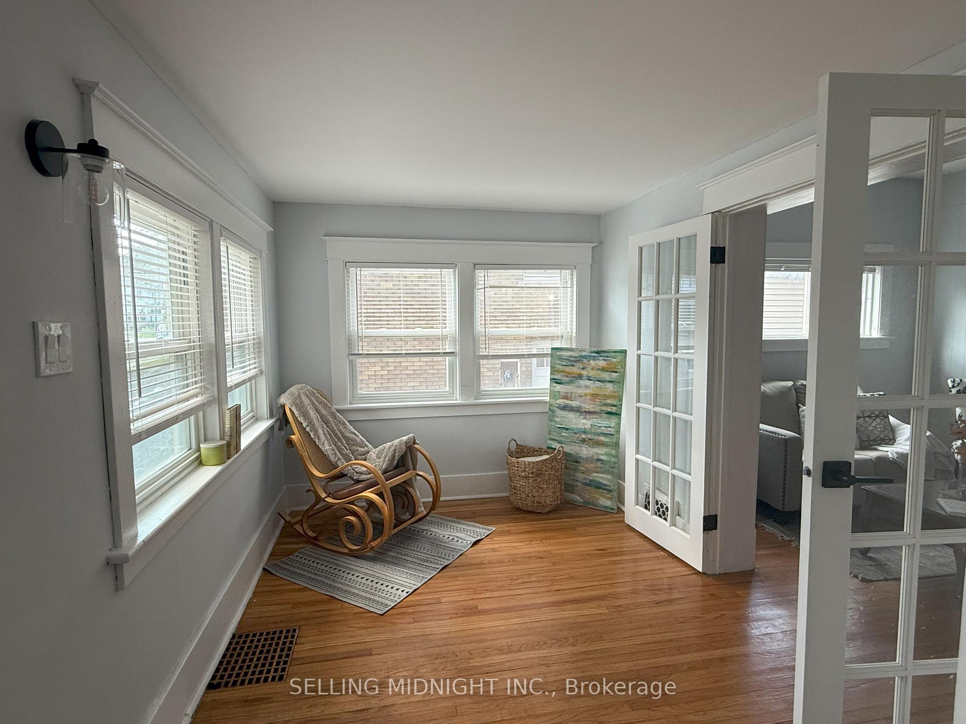 Photo 2 of 5341 Bridge Street, Niagara Falls, Downtown — HOMEH