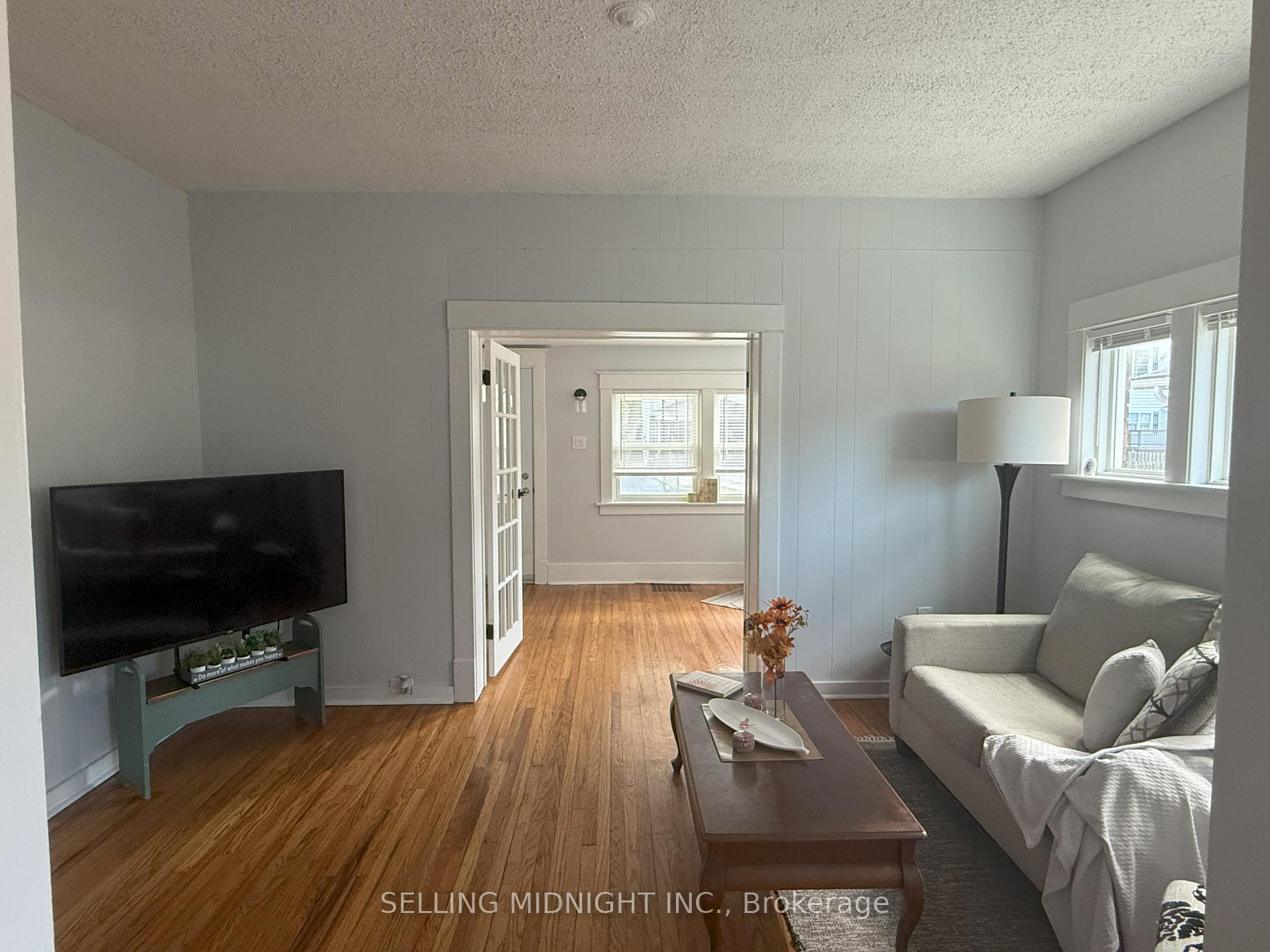 Photo 3 of 5341 Bridge Street, Niagara Falls, Downtown — HOMEH
