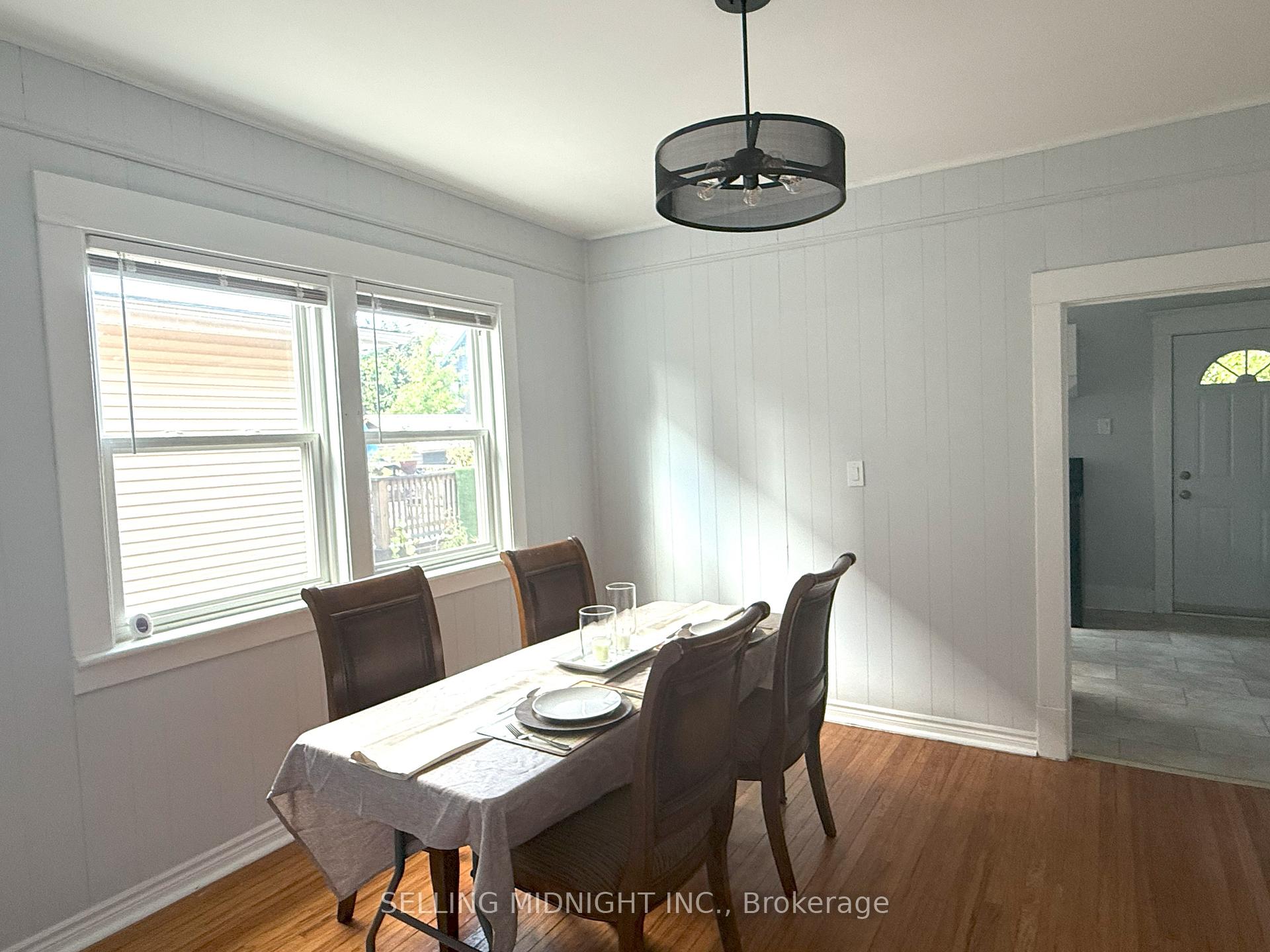 Photo 6 of 5341 Bridge Street, Niagara Falls, Downtown — HOMEH