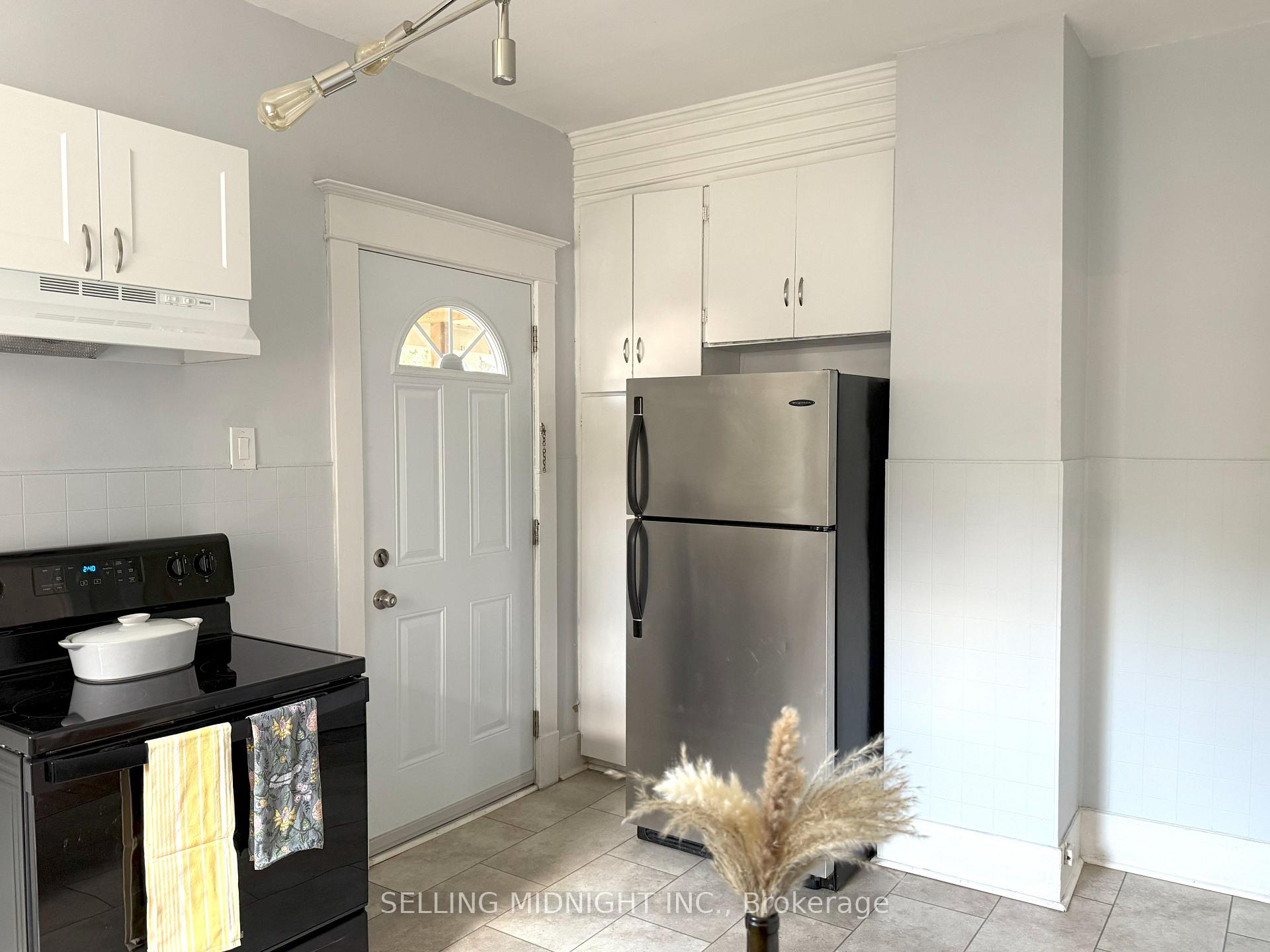 Photo 8 of 5341 Bridge Street, Niagara Falls, Downtown — HOMEH